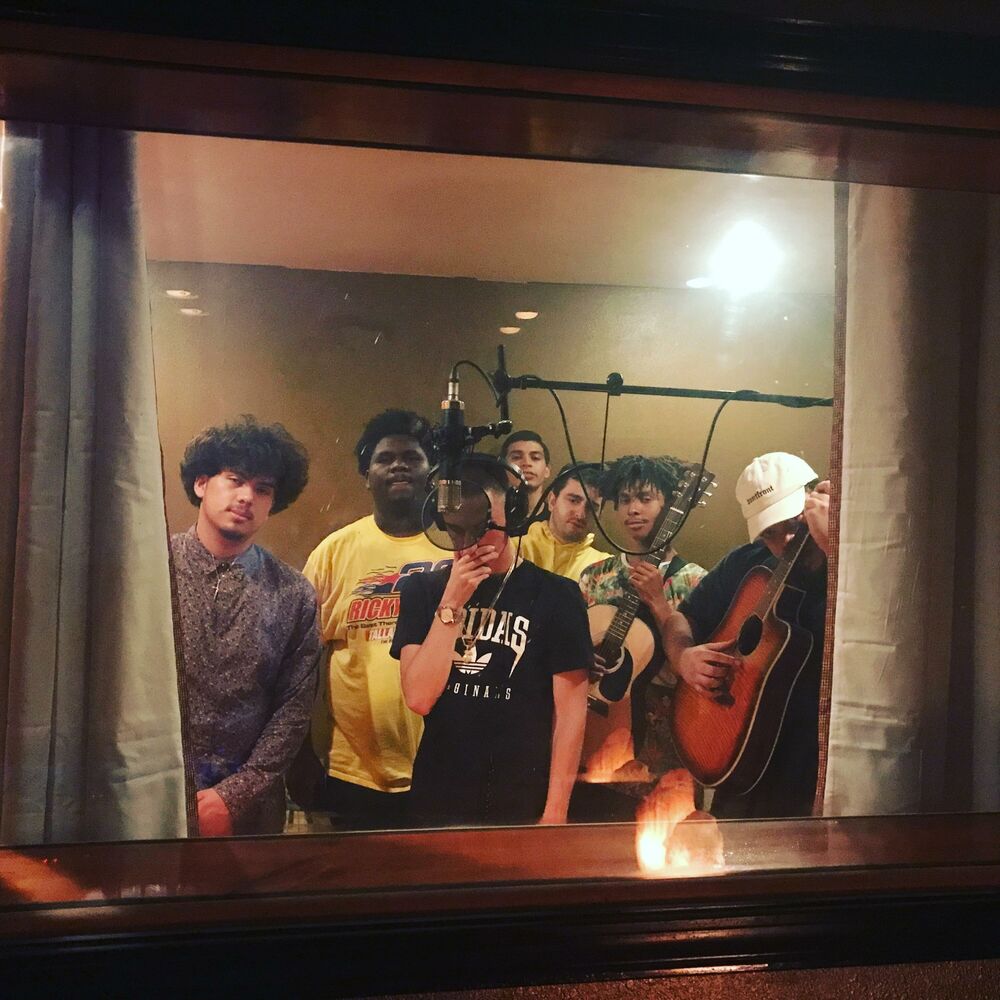 Picture of Hunnids (feat. Tripi Hendrix)