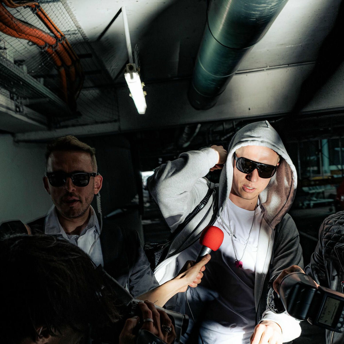 Album cover of halb 8