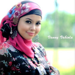 Cover Bulan Sabik - Vanny Vabiola