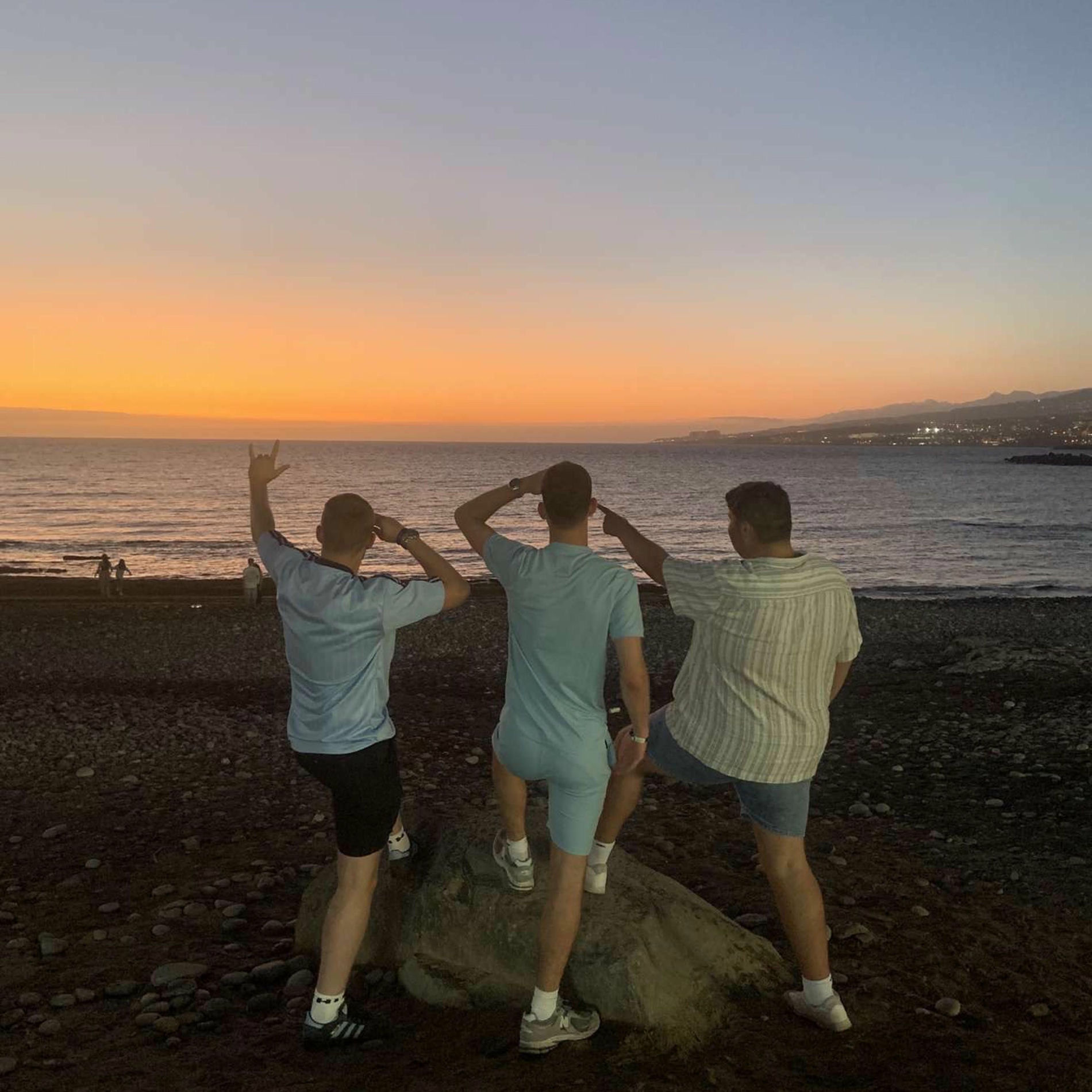 Album cover of Is there anybody out there? (feat. Bassheads)