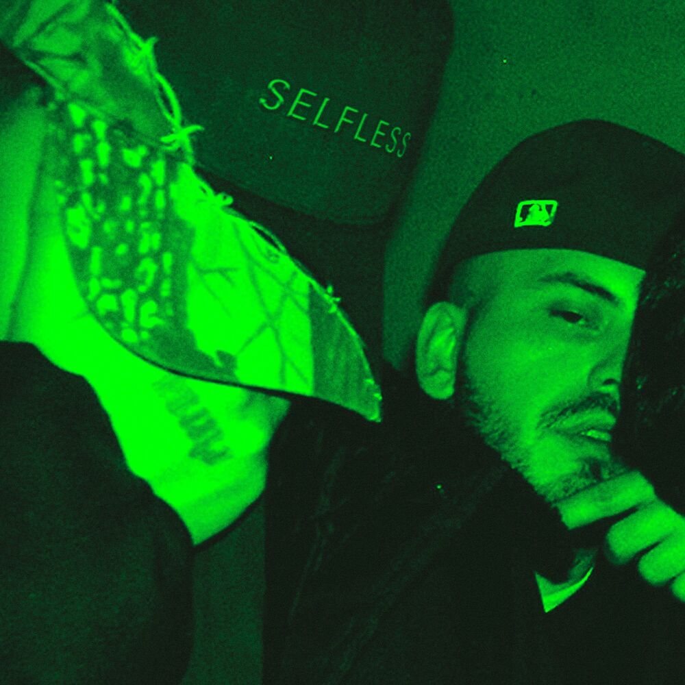 Picture of selfless / algo nuevo