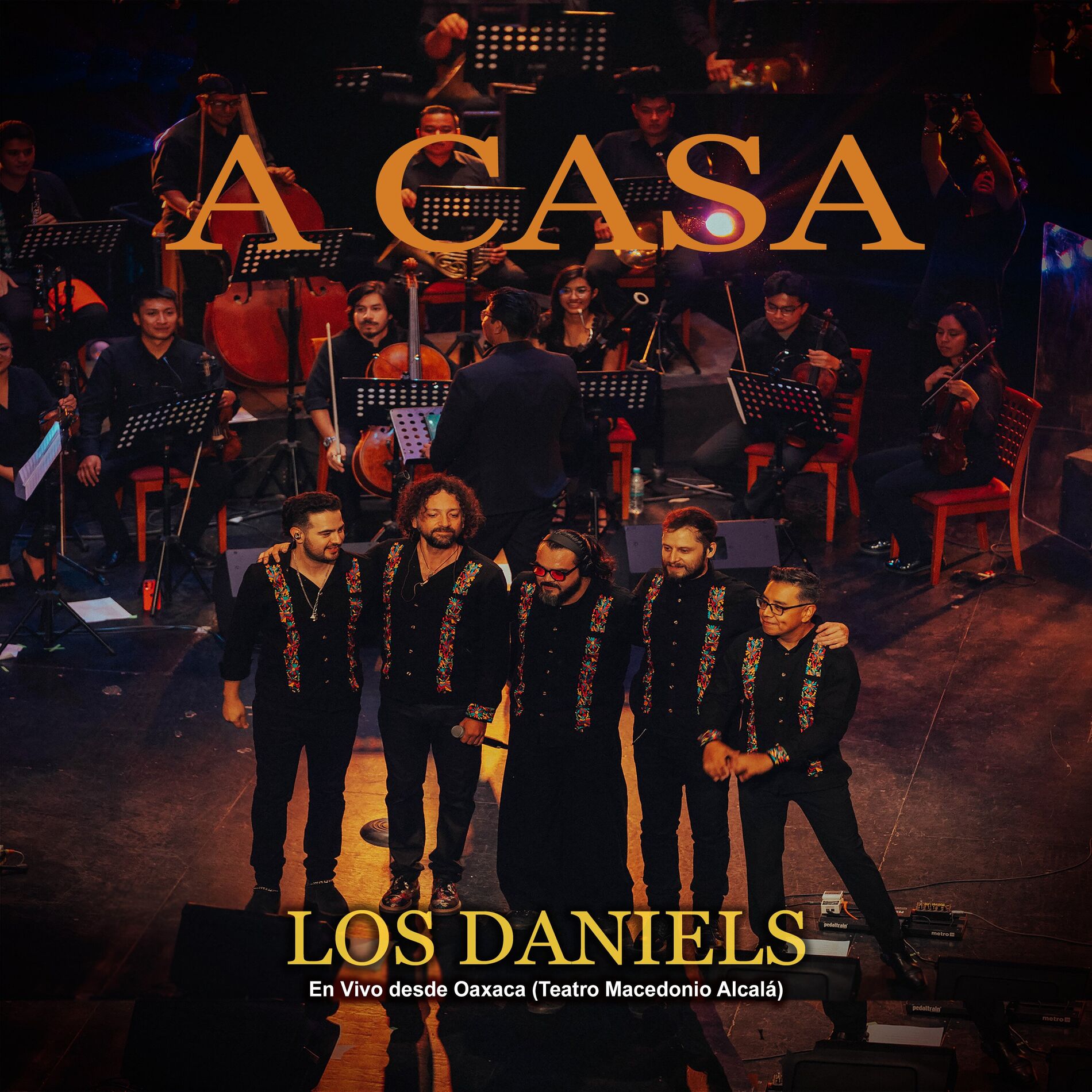 Album cover of A Casa (En Vivo desde Oaxaca Teatro Macedonio Alcalá)