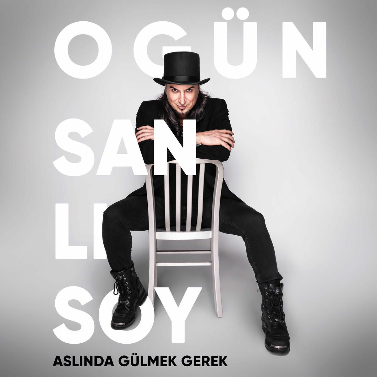 Album cover of Aslında Gülmek Gerek