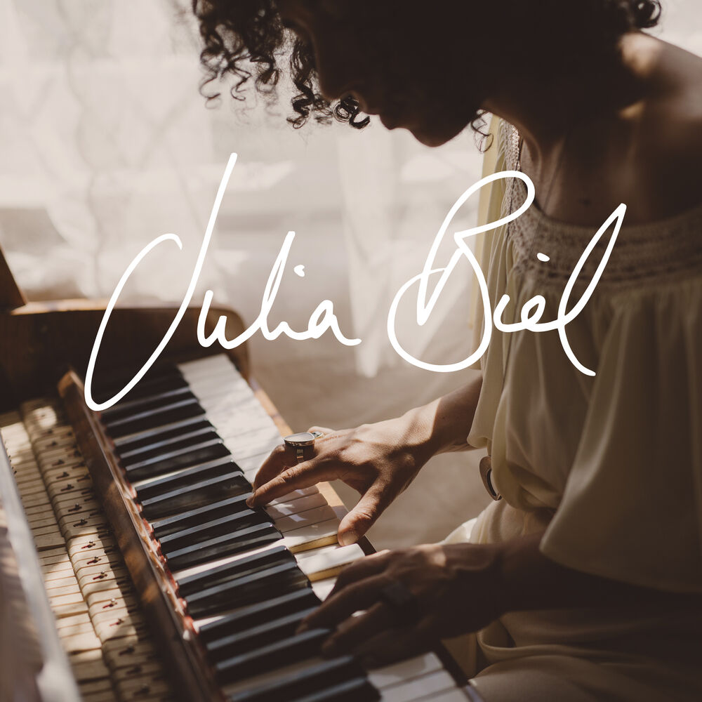 Picture of Julia Biel