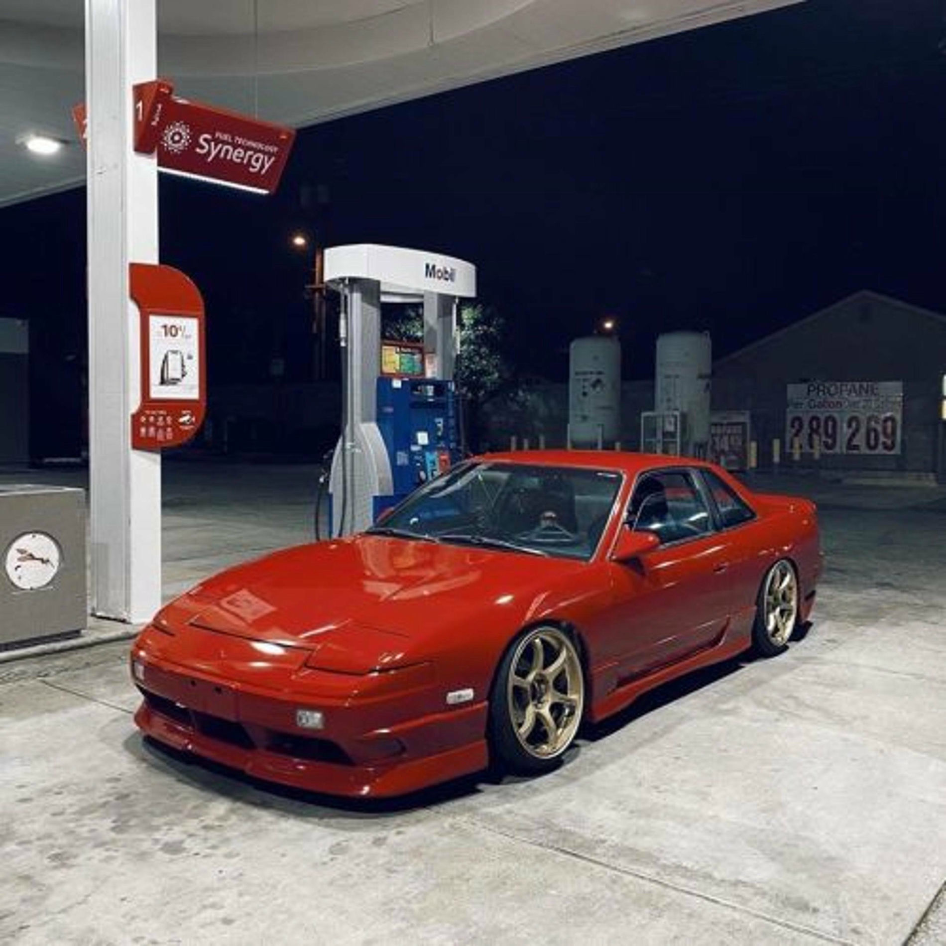 Album cover of HIGH (feat. HUSSVRX)