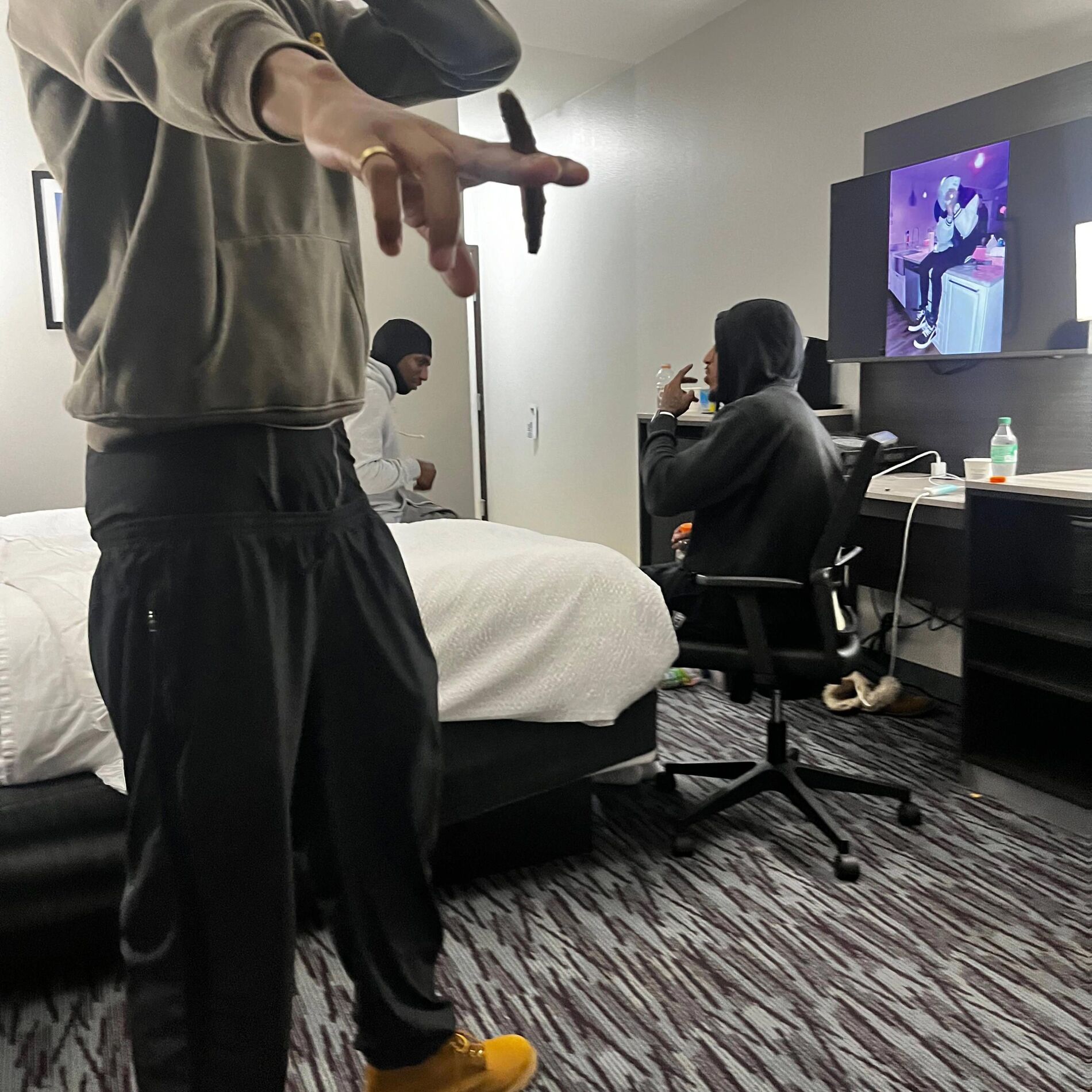 Album cover of 5:56 (feat. Dos)