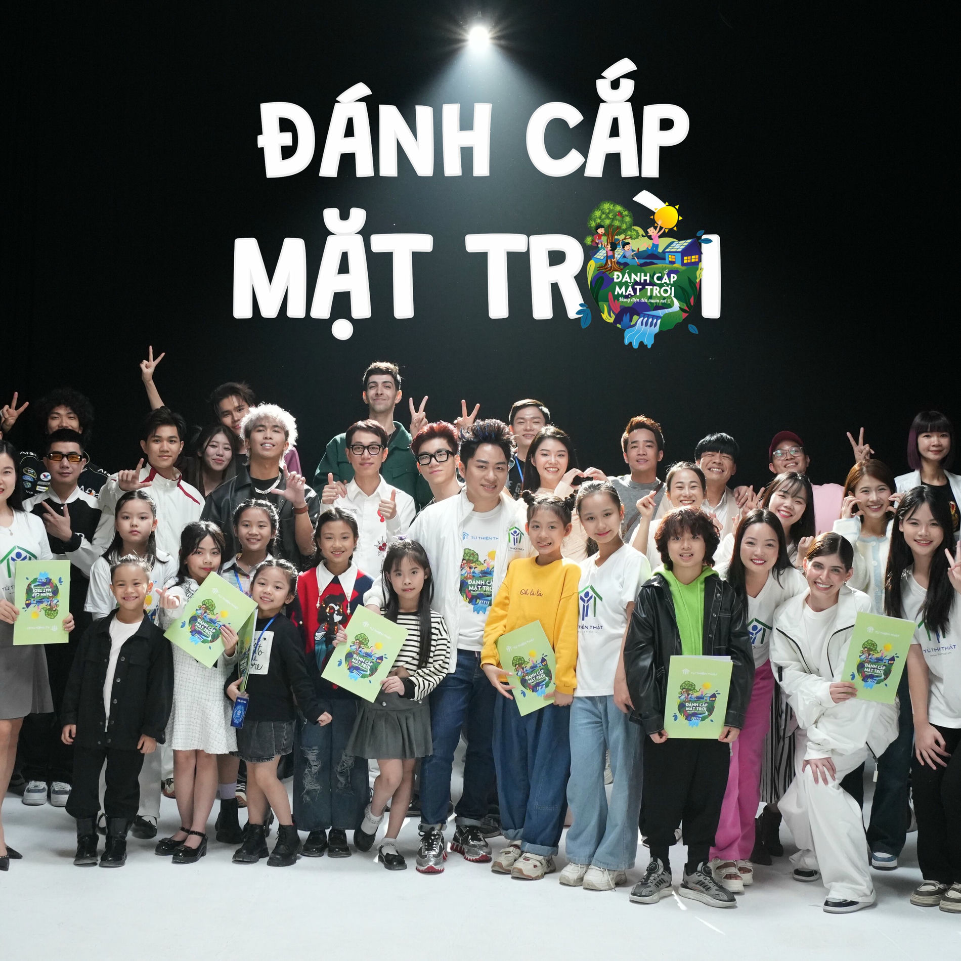 Album cover of Đánh Cắp Mặt Trời