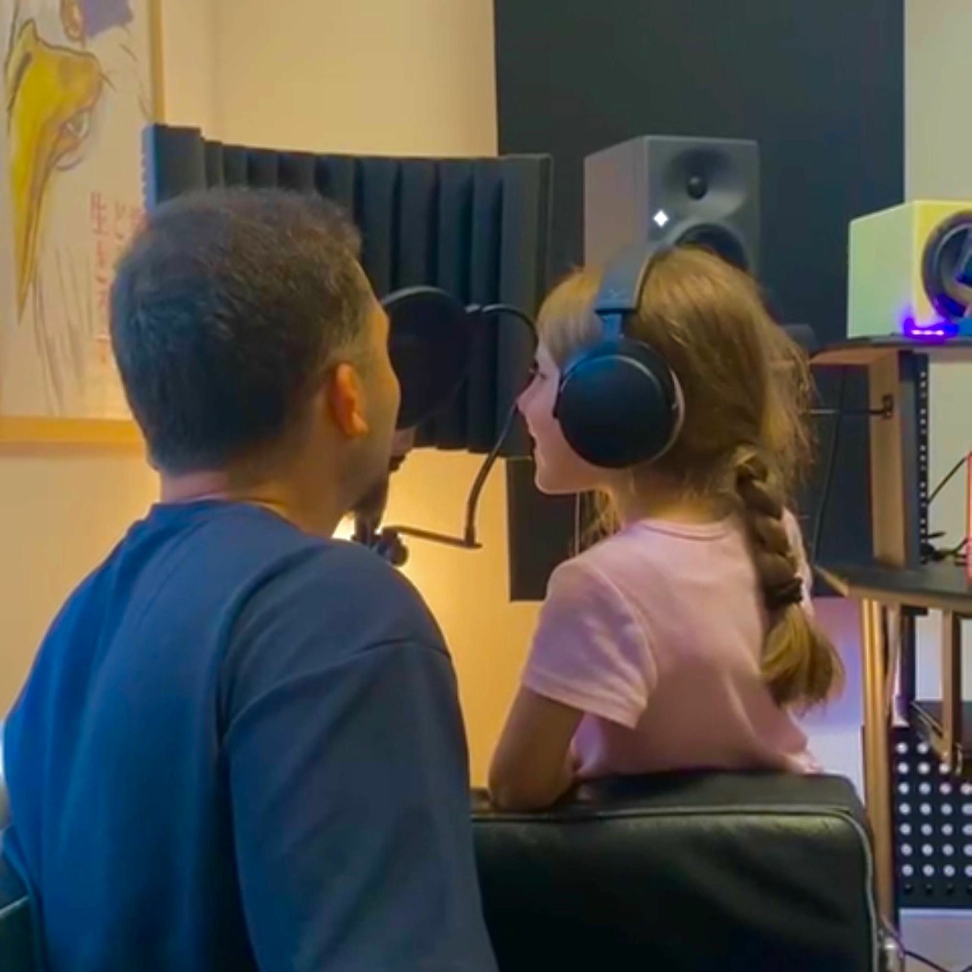 Album cover of Nu Wij Niet Meer Praten (feat. Ayda) [Family Version]