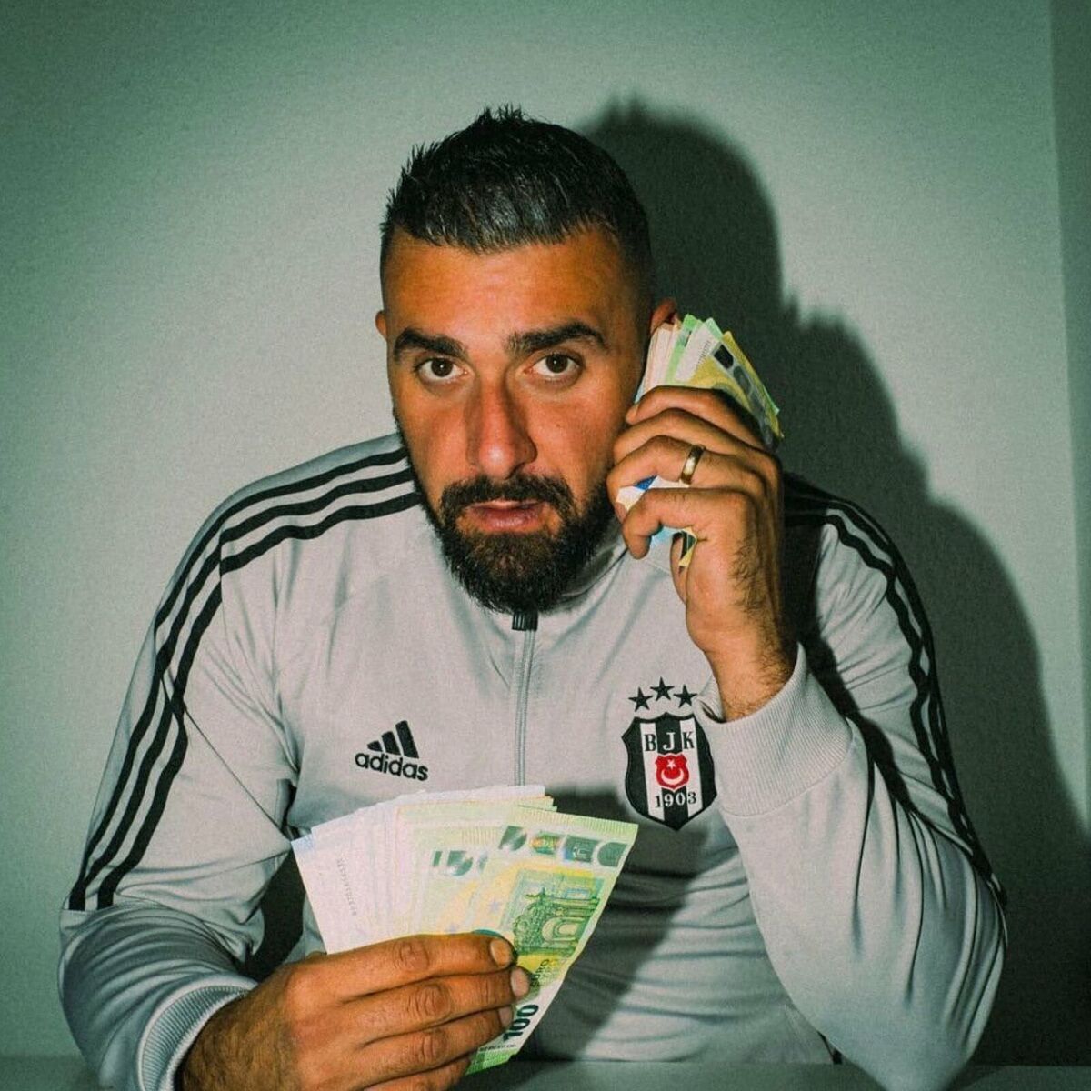 Album cover of Parasit