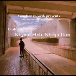 khyaal mein khoya hun