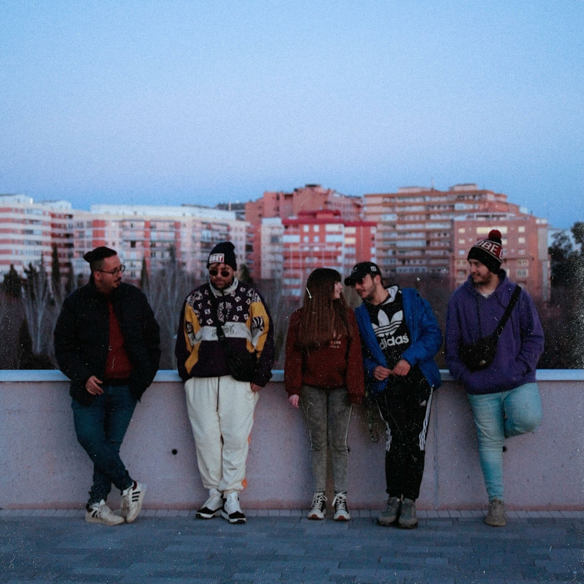 Album cover of Un ratito de paz (feat. Red Elemnt, Nerze NZ & Nara)