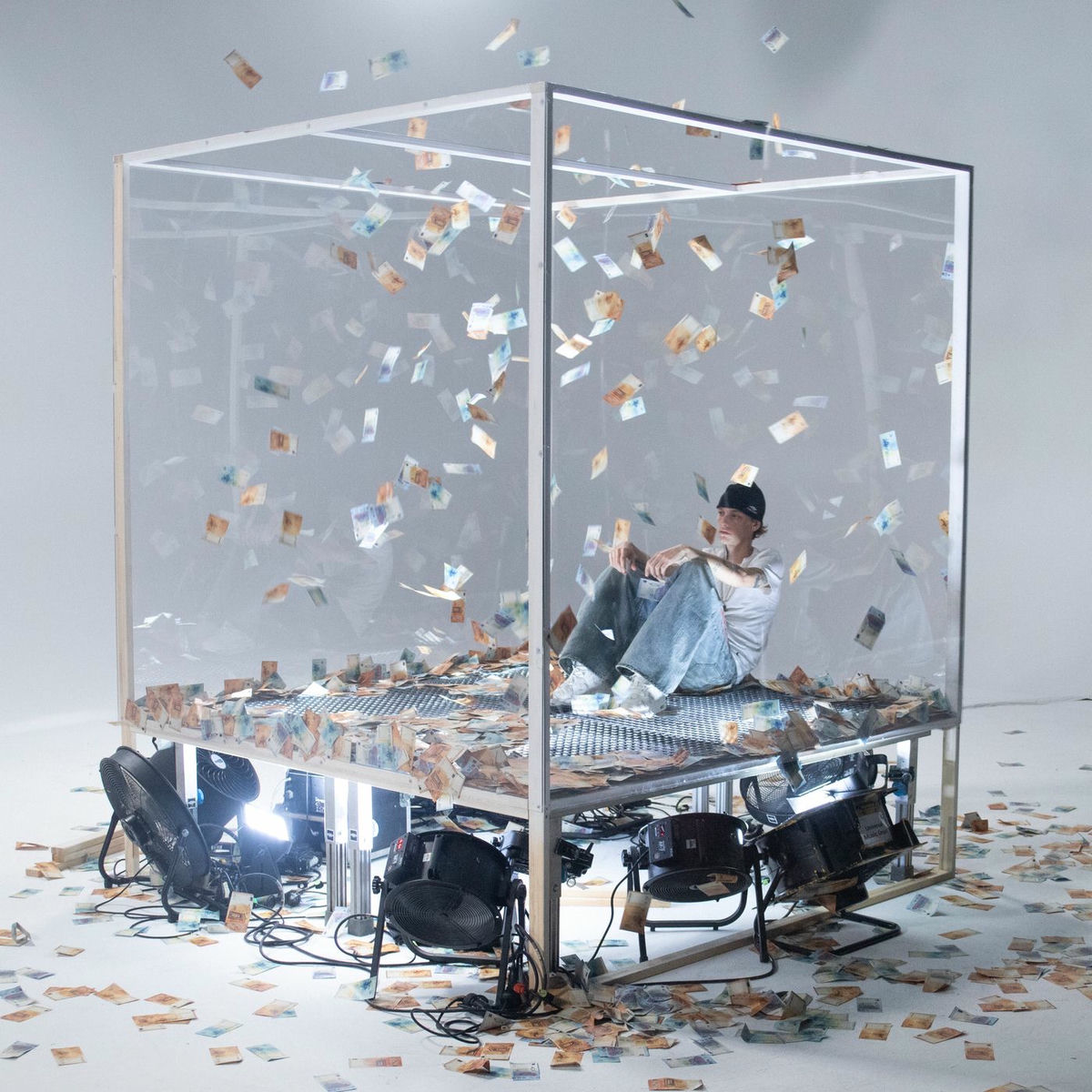 Album cover of IM GLASHAUS MIT SCHEINEN WERFEN