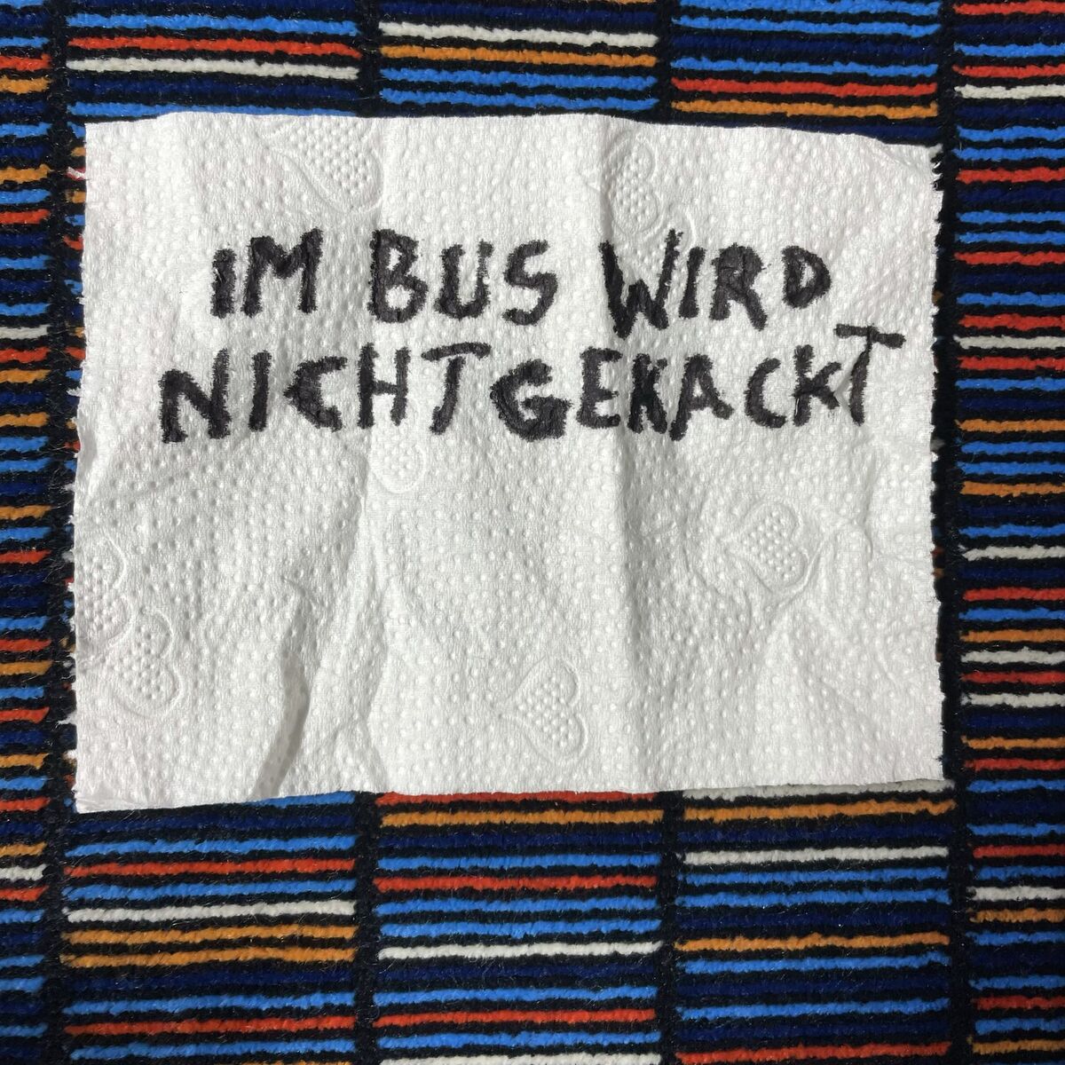 Album cover of im bus wird nicht gekackt