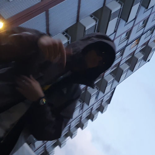 VÄNTA
