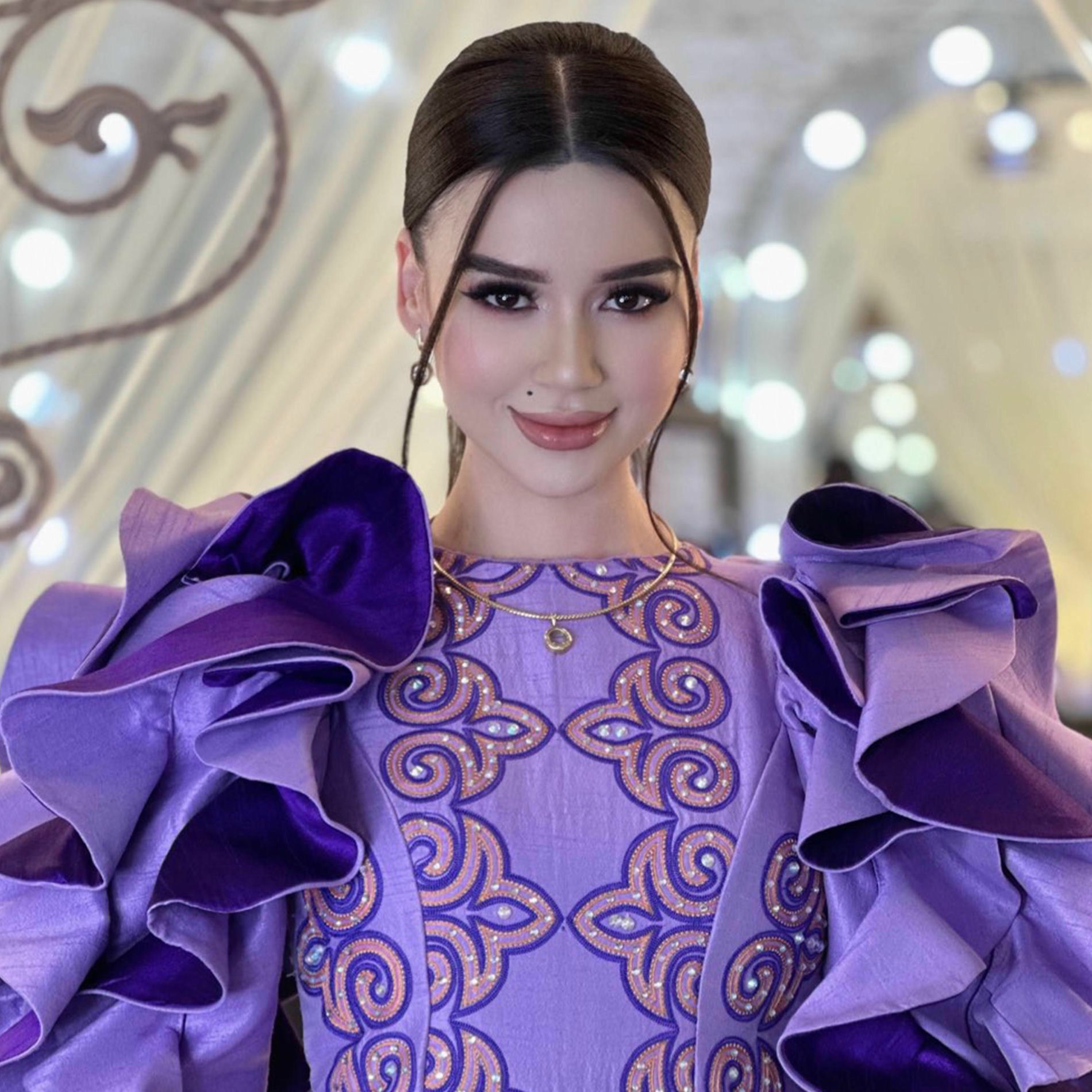 kichik dumba 18 Men veb-kamerada bir qizga qolimni korsataman