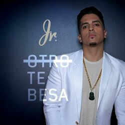 Cover of Otro Te Besa