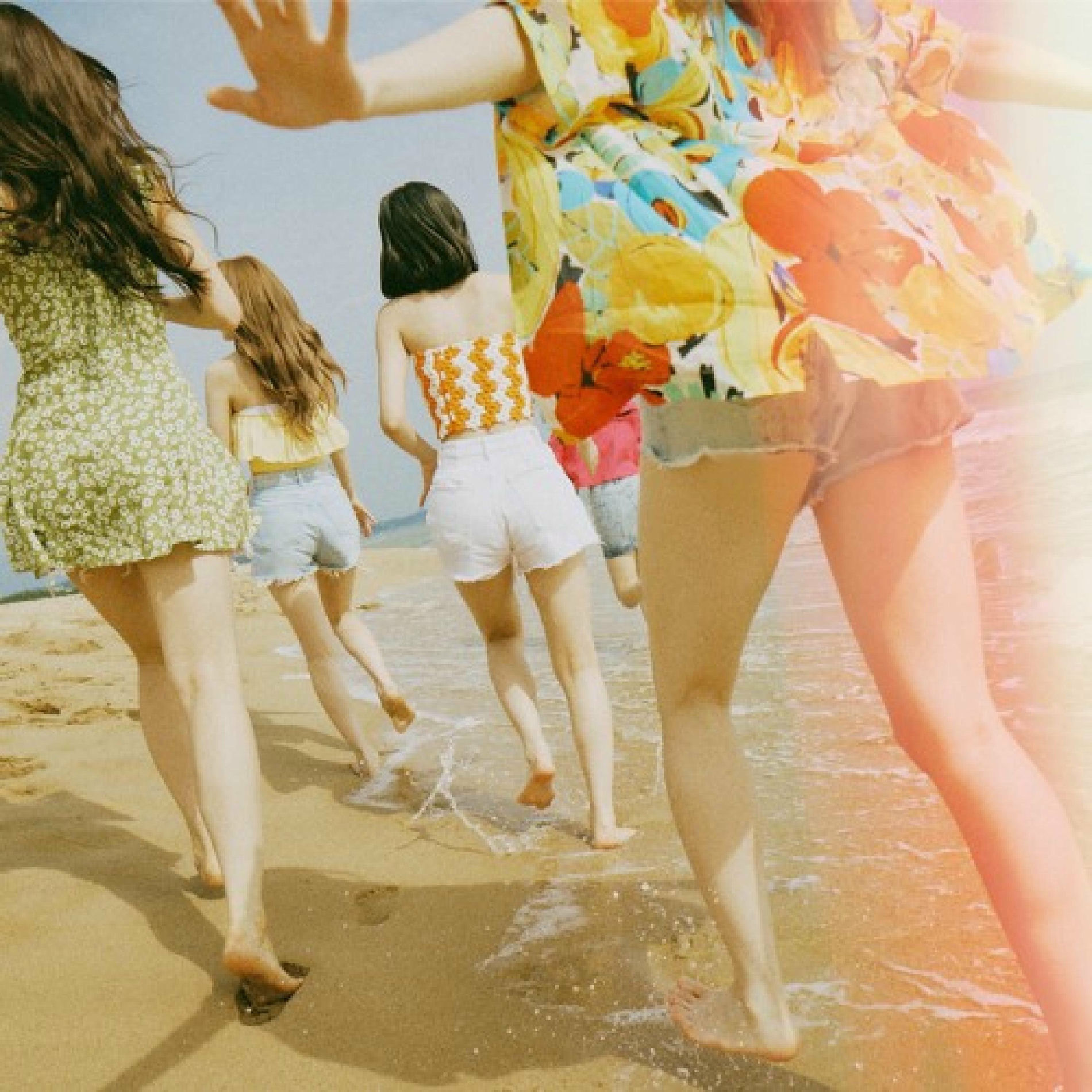 Album cover of HUH YUNJIN - ‘Raise your glass’