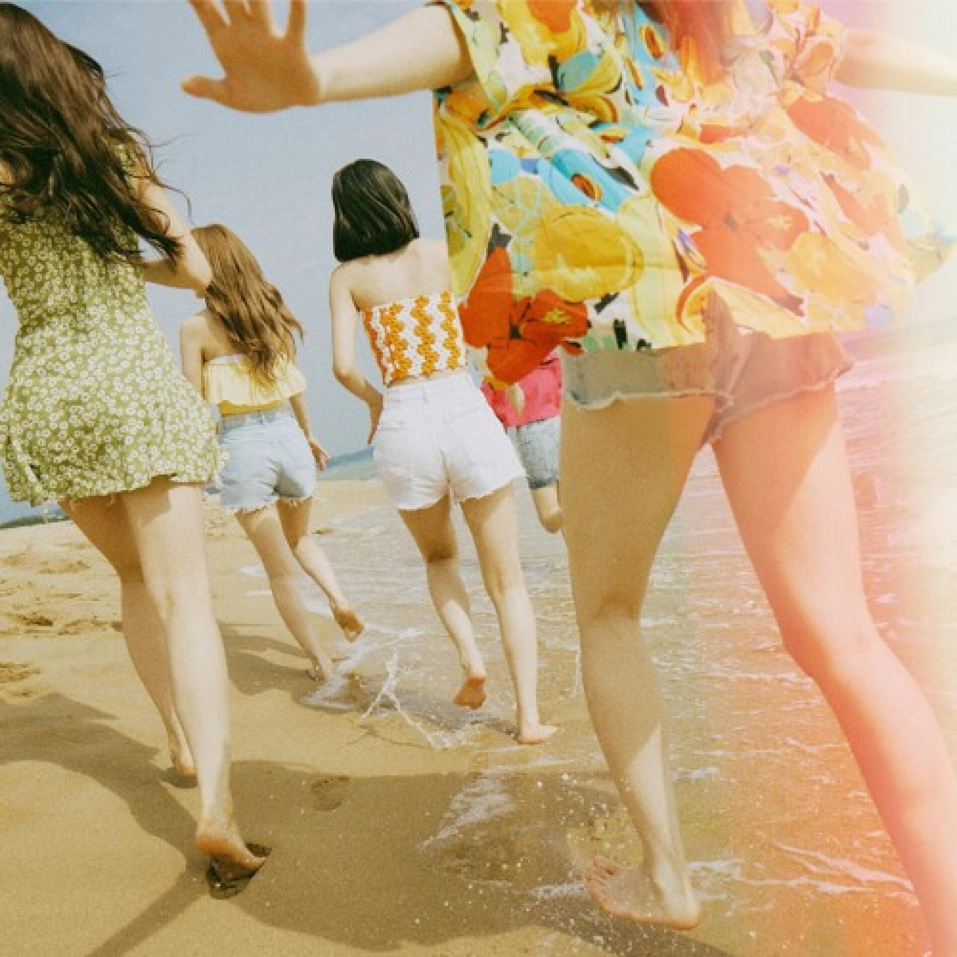 Album cover of HUH YUNJIN - ‘Raise your glass’