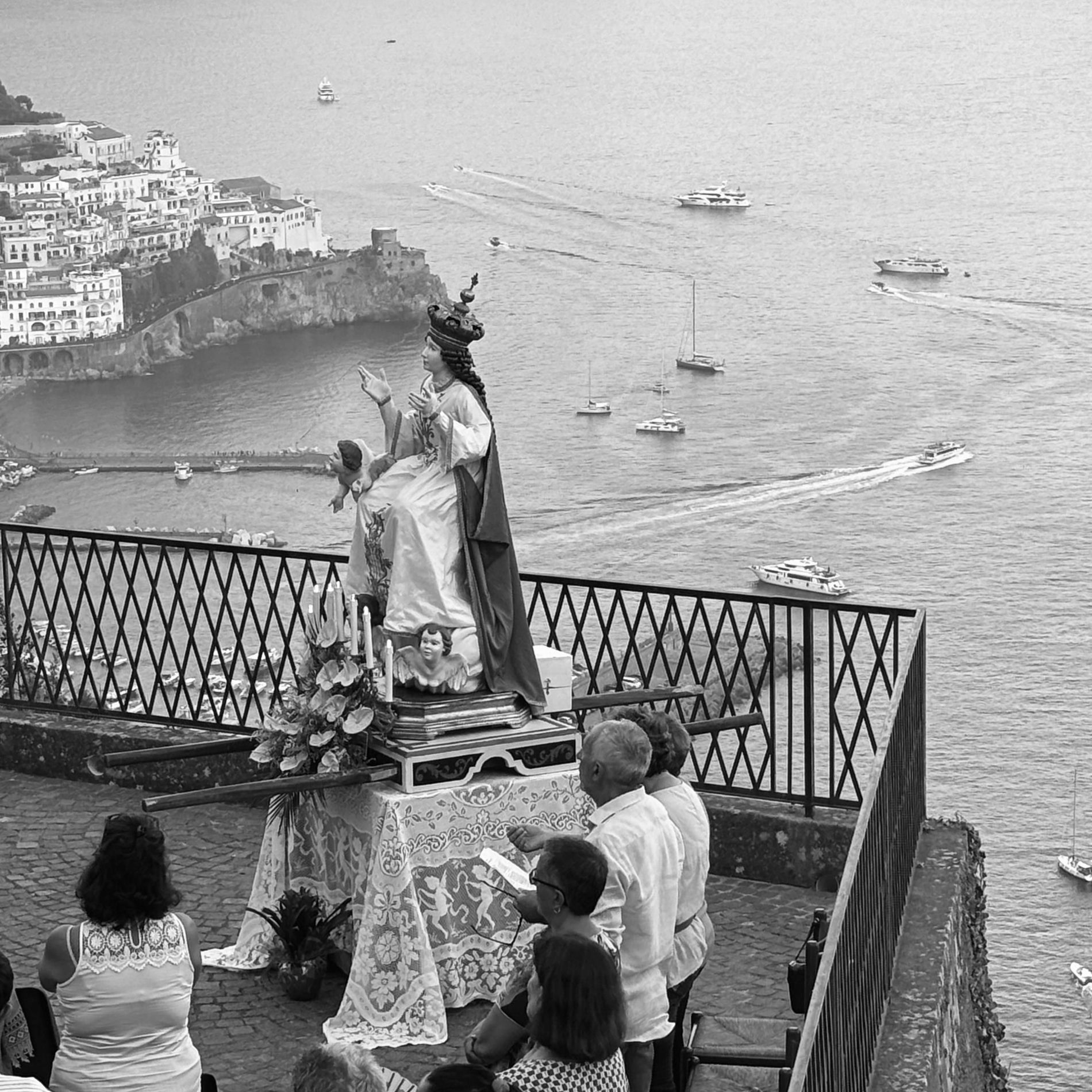 Album cover of Amalfi (feat. santiago, Sly Toronto, Hadha & Bebecito)