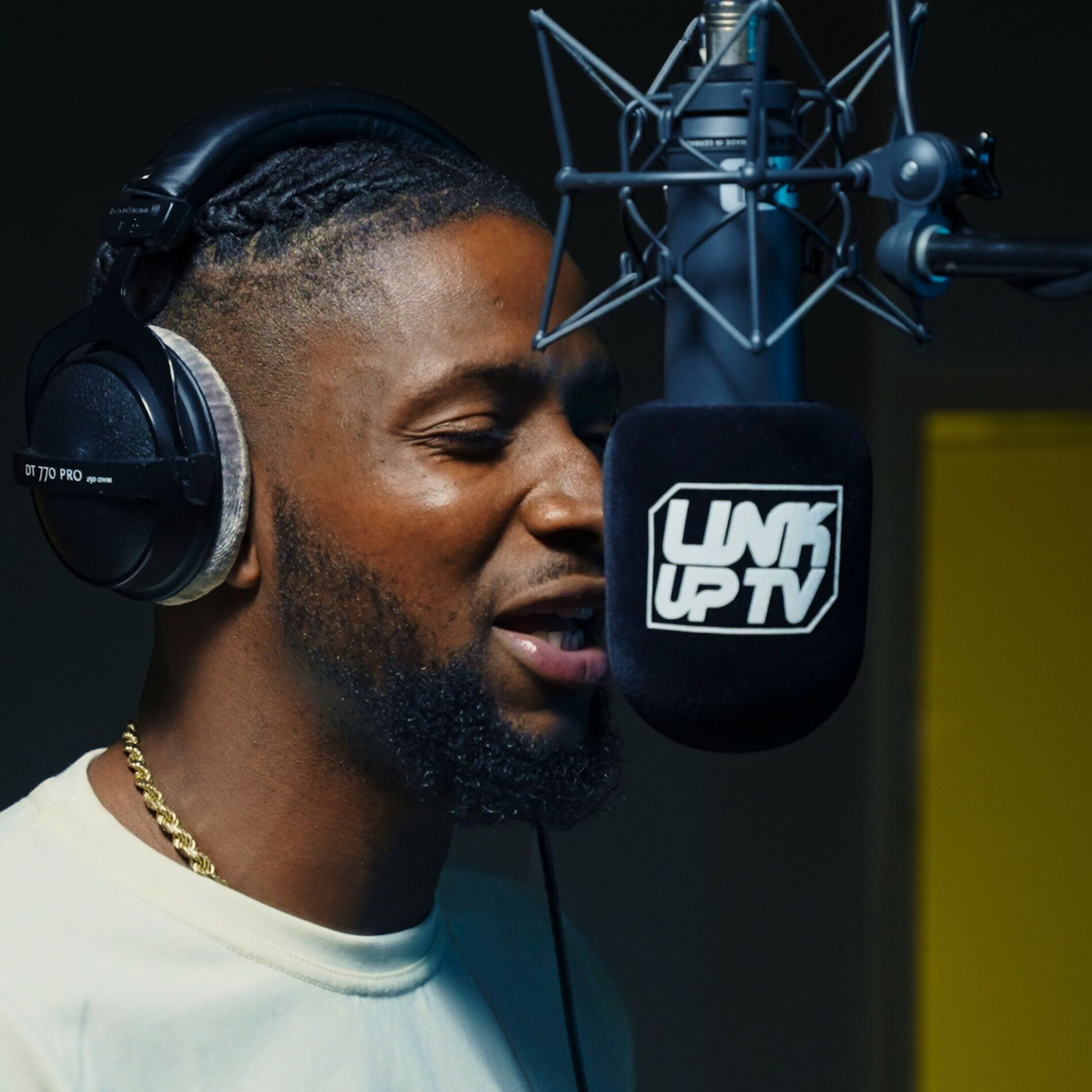 Album cover of Behind Barz