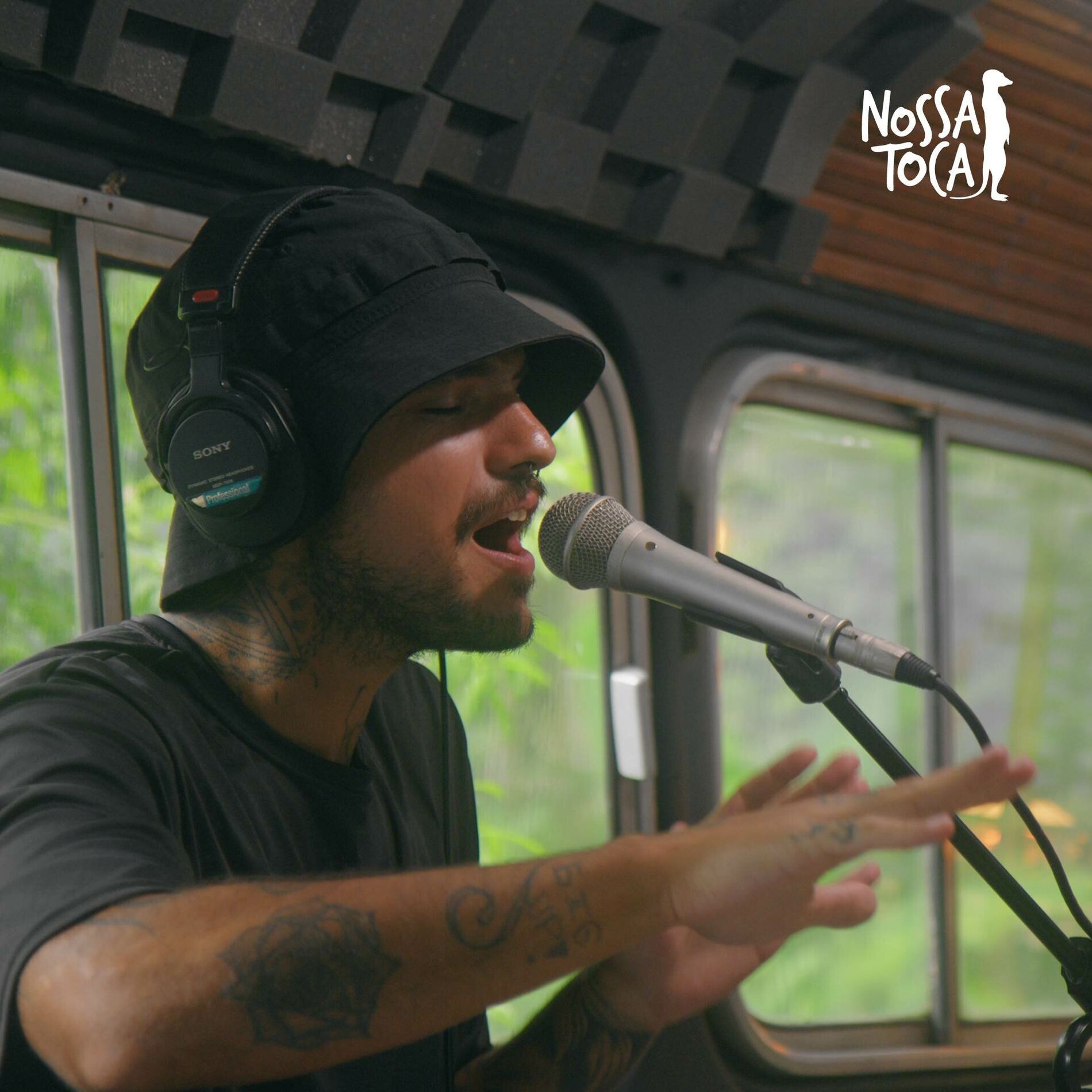 Album cover of Melhor Assunto (Bus Live Session)