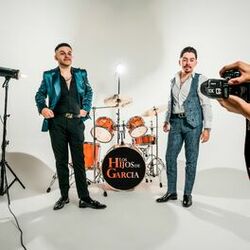 Cover of Lujos y Libras