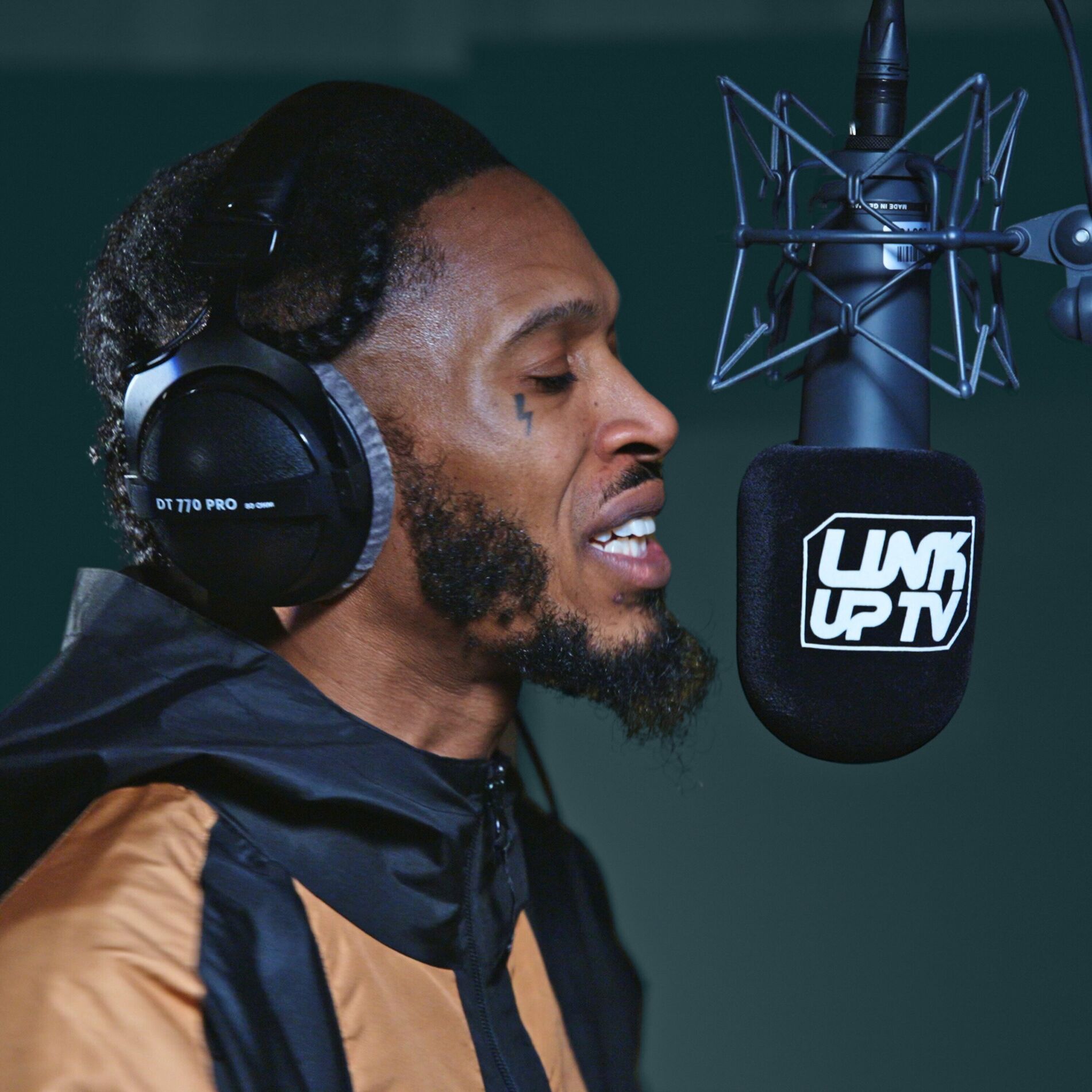 Album cover of Behind Barz