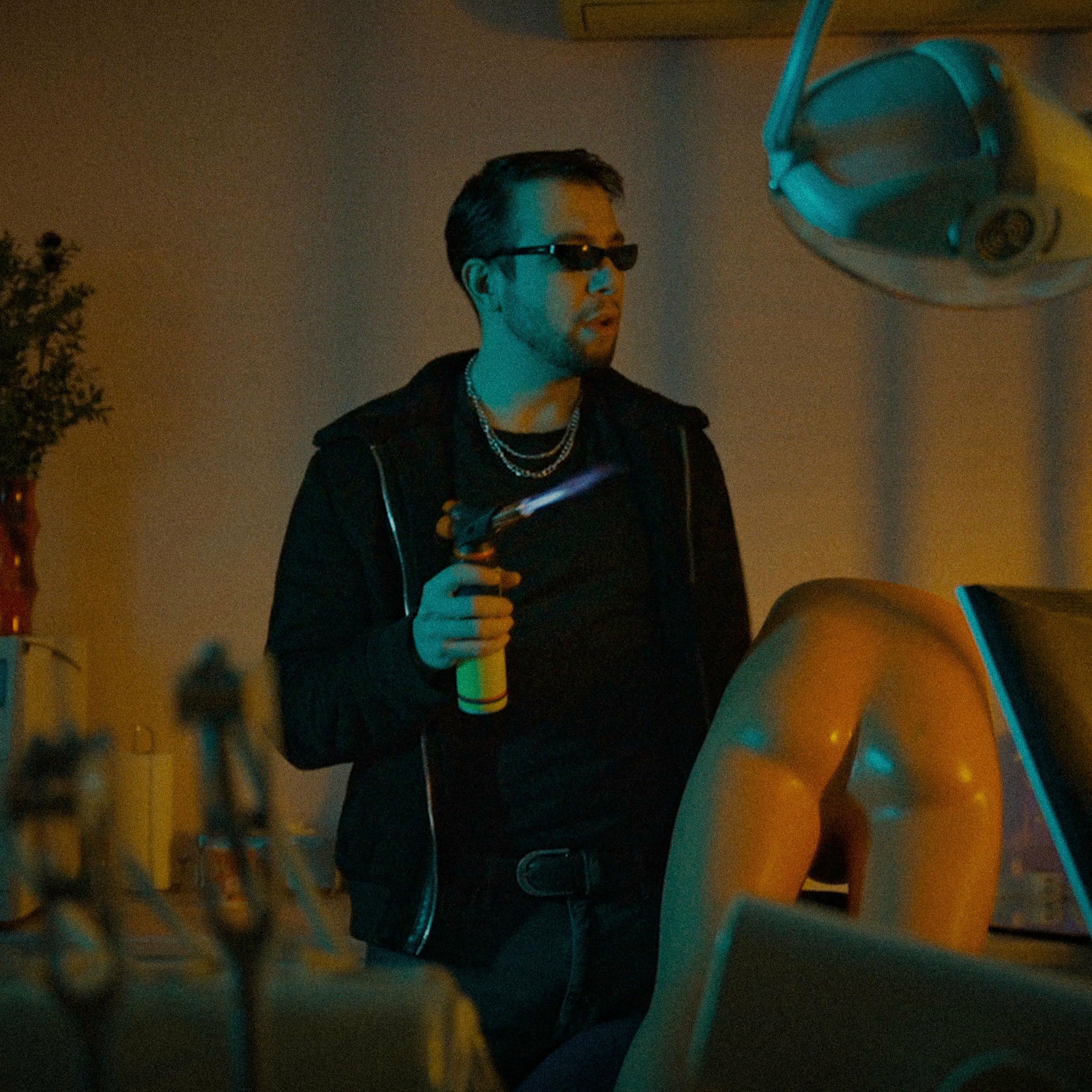 Album cover of konuşmak suç ve bu çok saçma