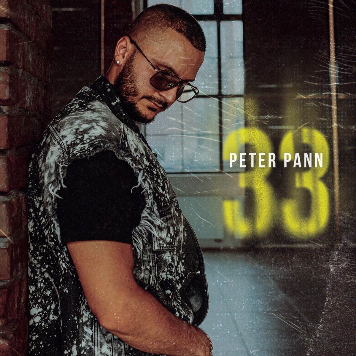 Album cover of 33