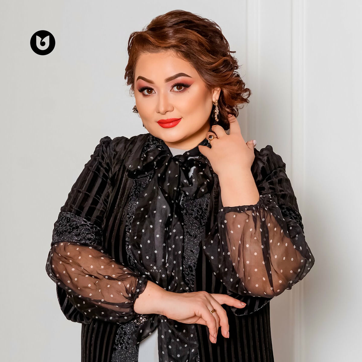 Кинк қоғамдық масқара орыс порно кеште Санкт-Петербургте.