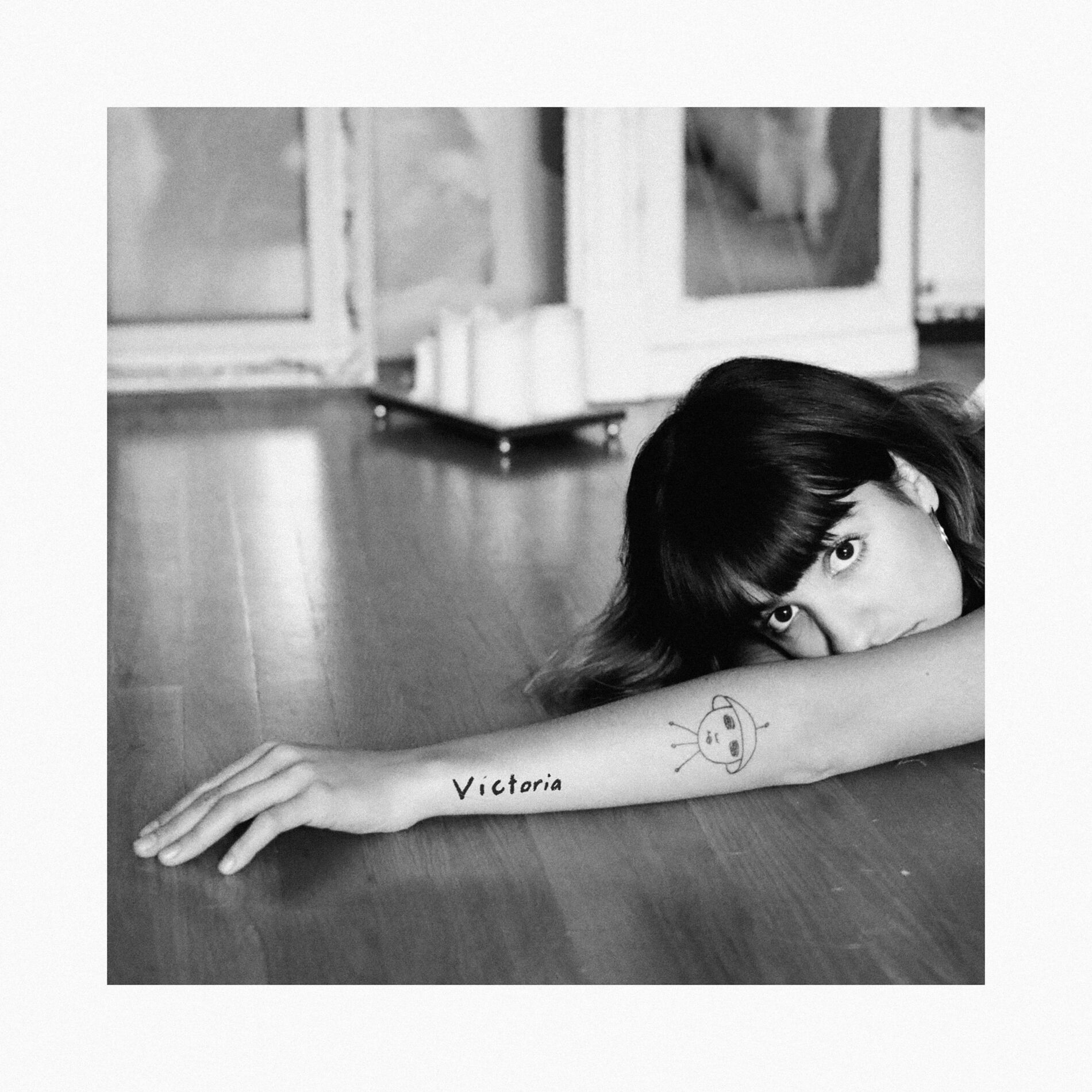 Album cover of victoria (without the drama)