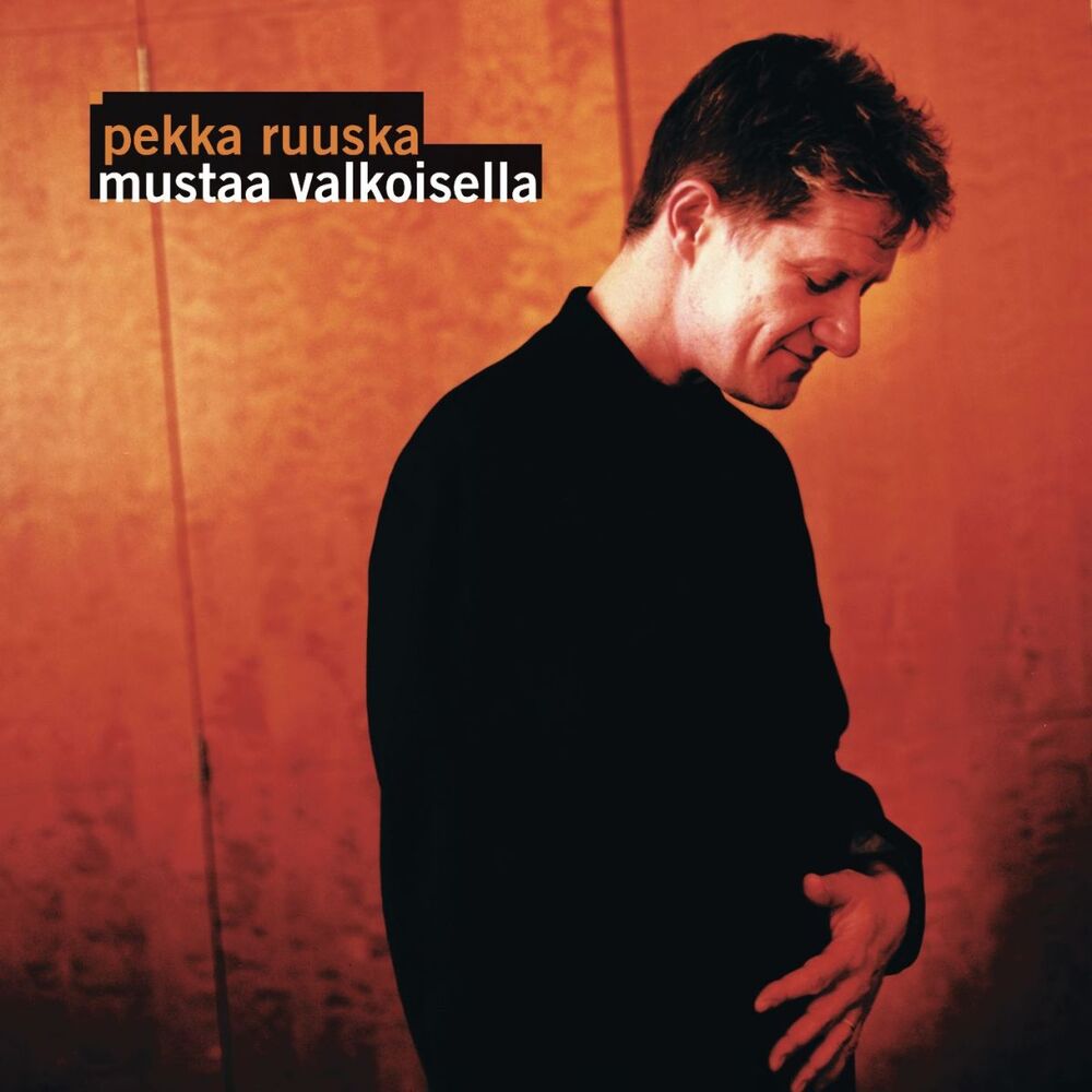 Picture of Mustaa valkoisella