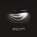 Must pilv