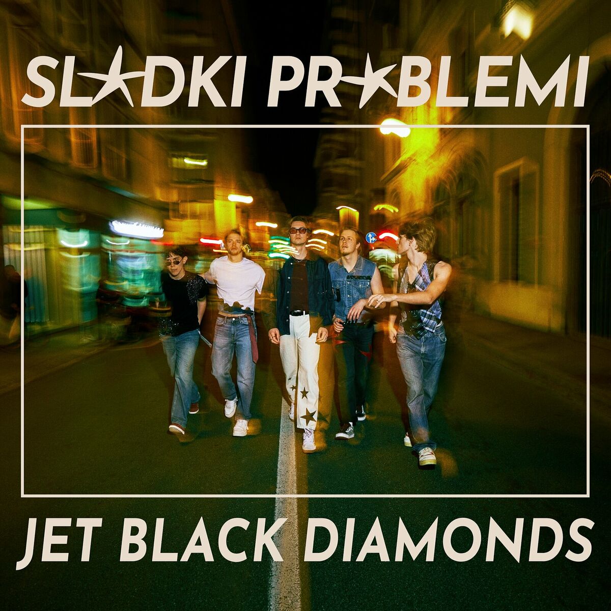 55 min s frontmanom Jet Black Diamonds: »Lahko si frontman na odru, ampak bistvo je, da ta povezuje bend oziroma ga vleče naprej.