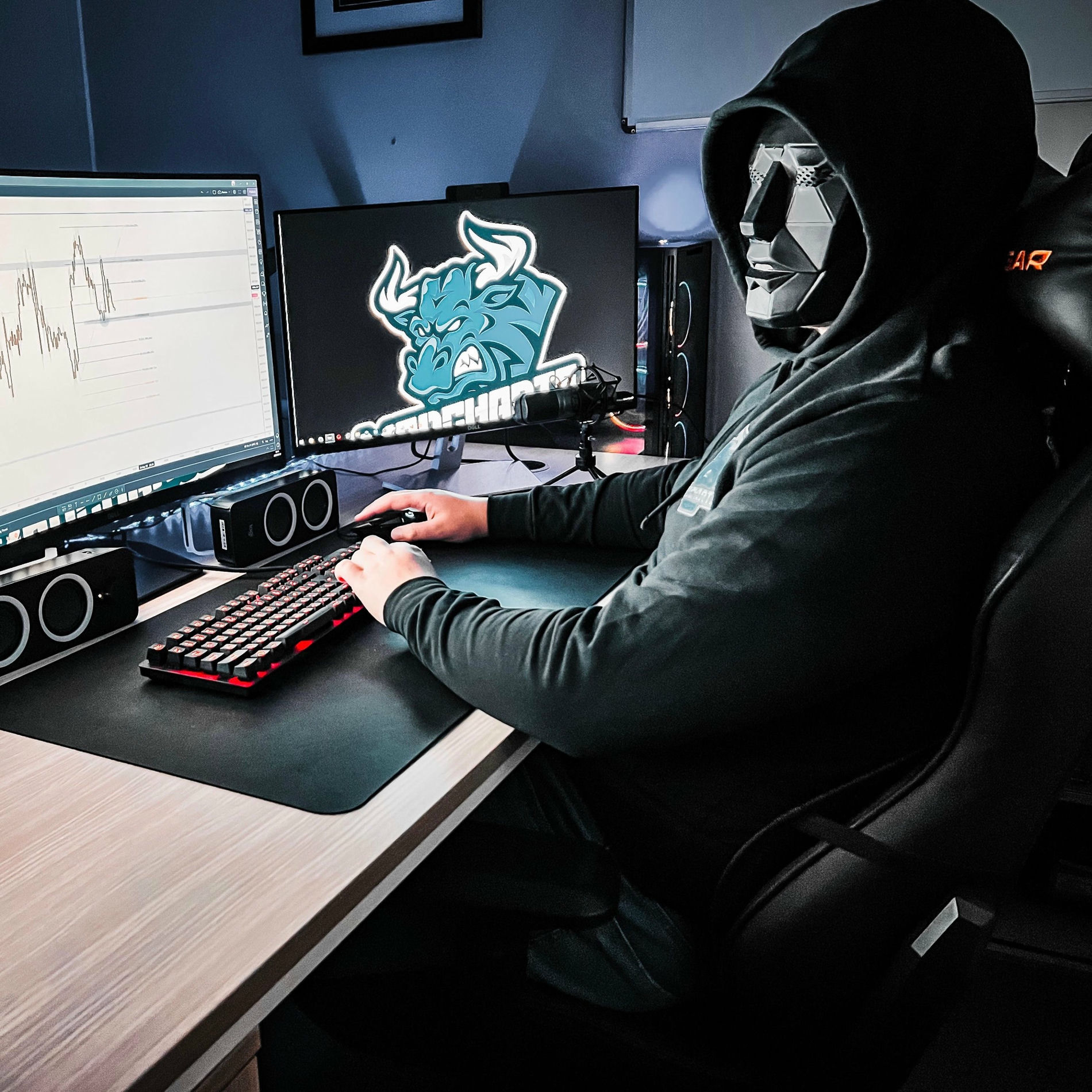 Album cover of MadCharts (feat. Chyde)