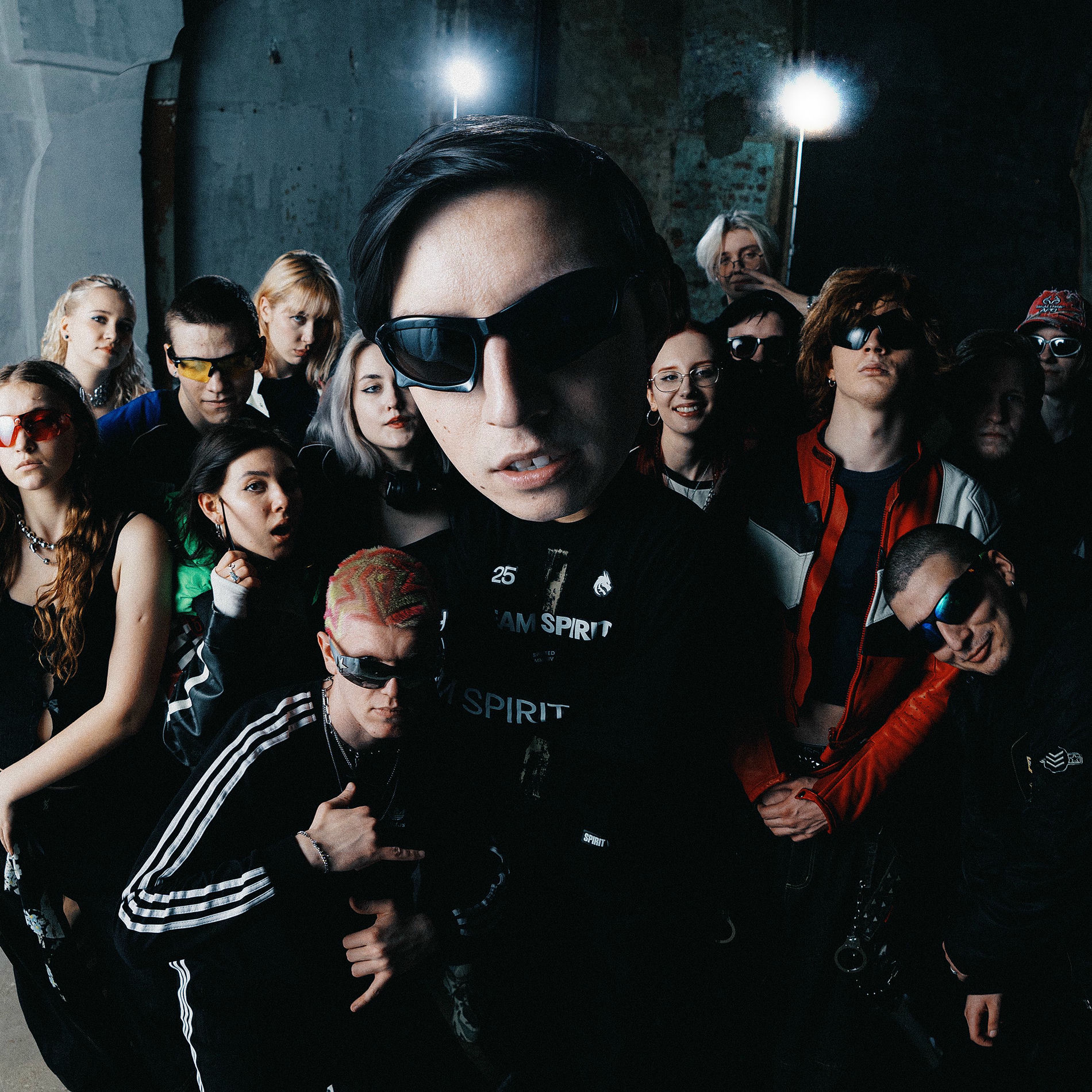 Album cover of во дворе