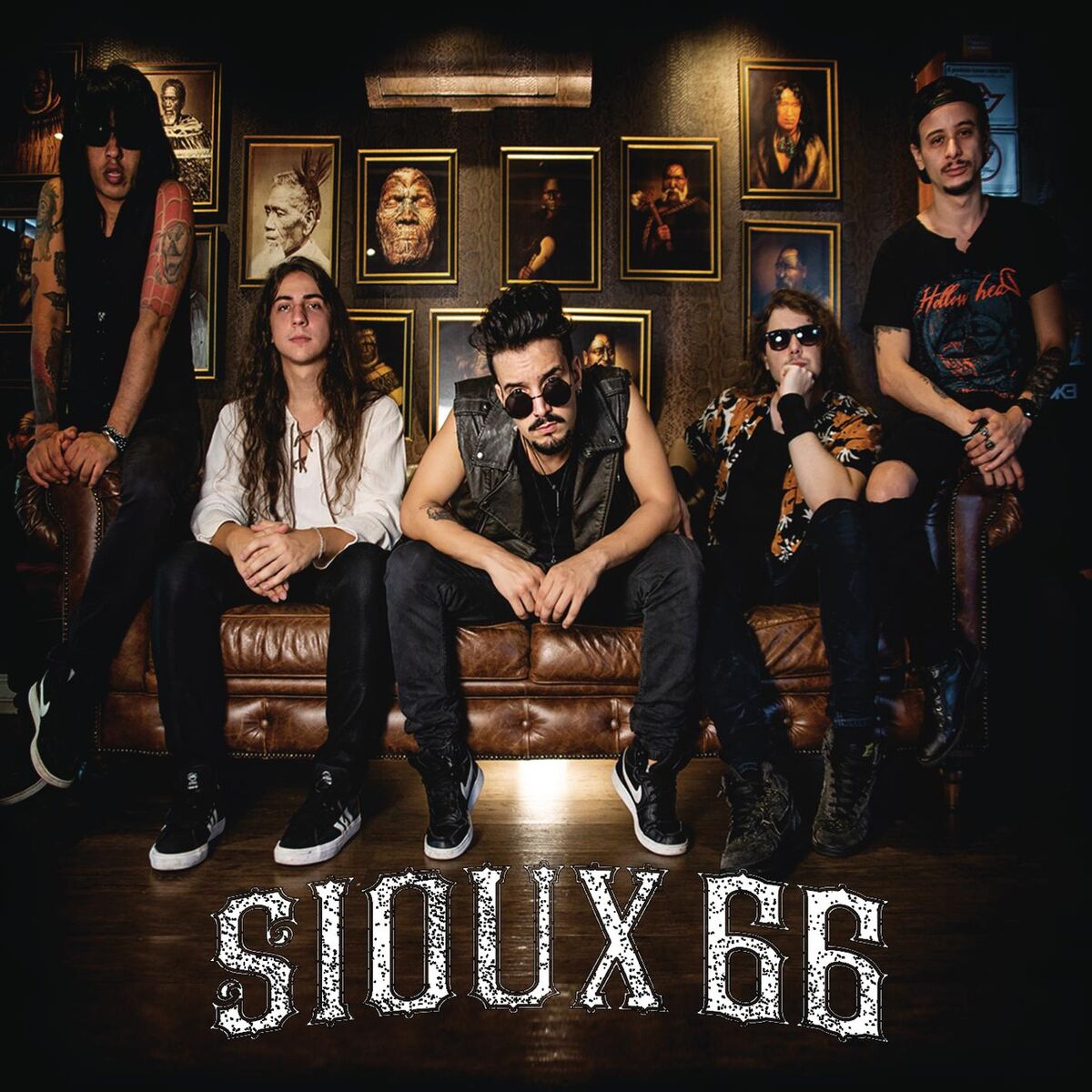 Album cover of Aqui Estamos