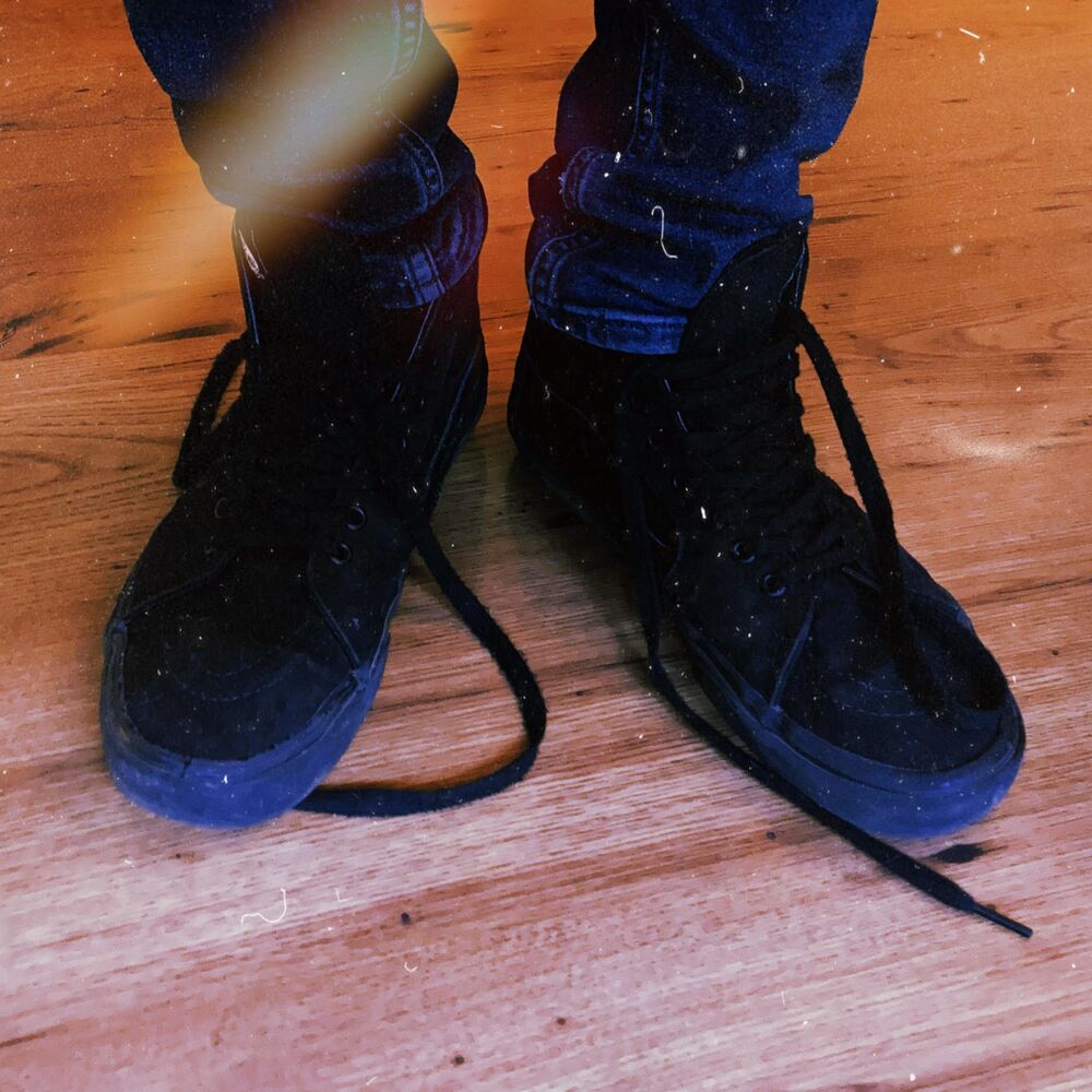 Picture of untied shoelaces (08.23.21)
