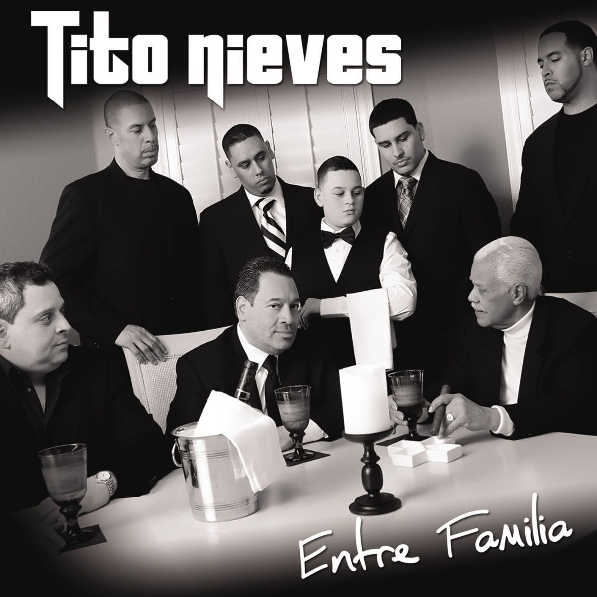 Album cover of Entre Familia