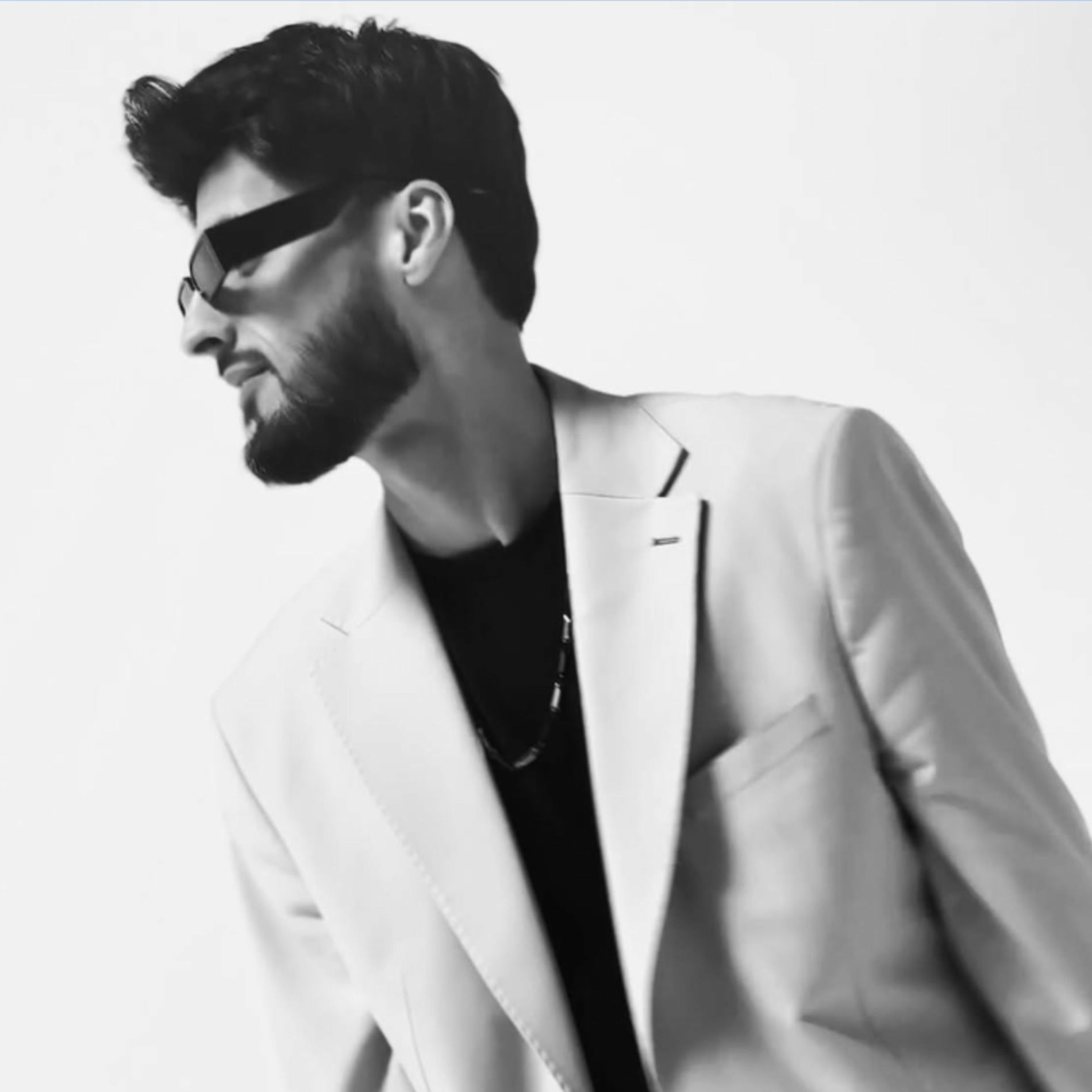 Ogriqdan qichqirayotgan ayolni sikadi VK dagi erkani yalash