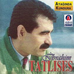 Ayağında kundura