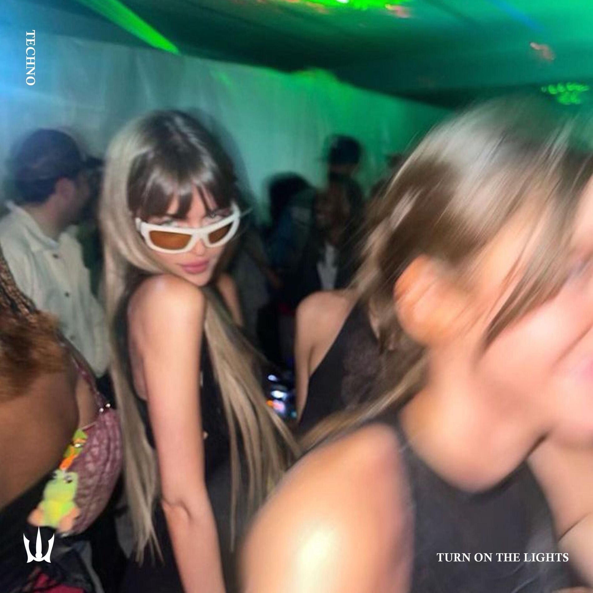 Album cover of TURN ON THE LIGHTS (TECHNO)