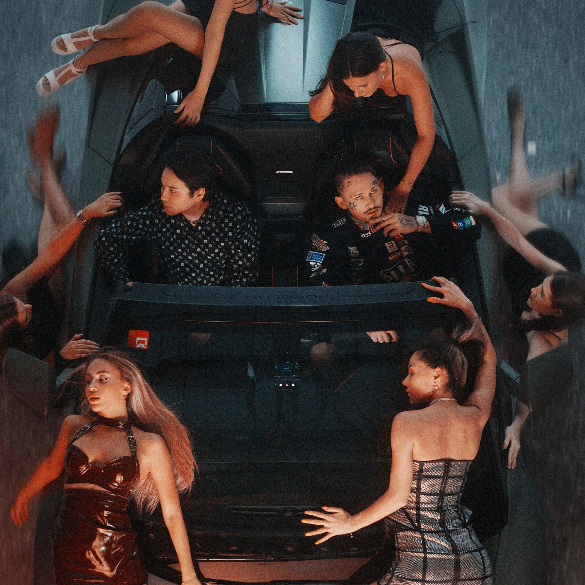 Album cover of Известным
