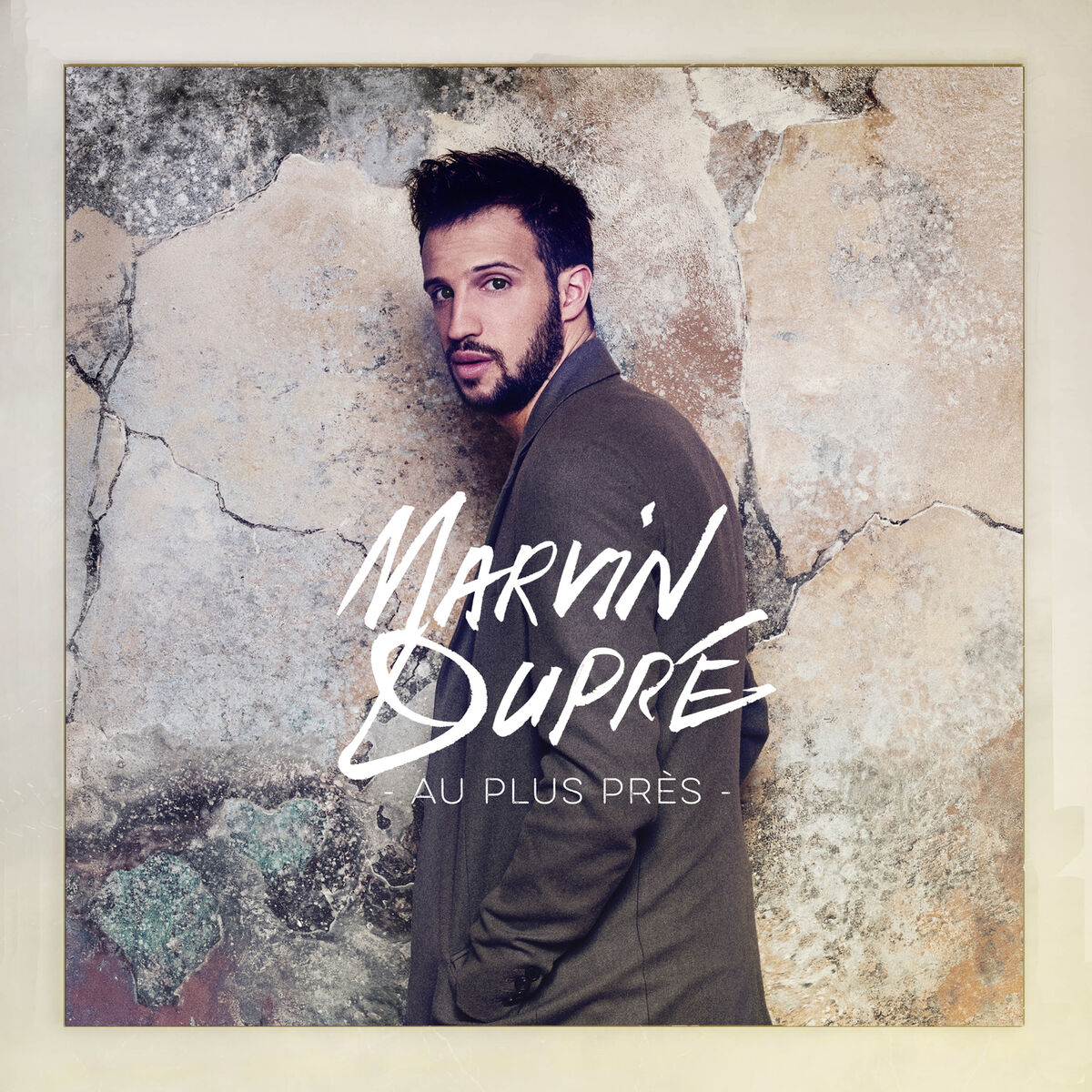 Album cover of Au plus près