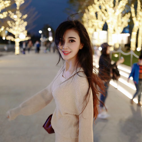 窃窃私语