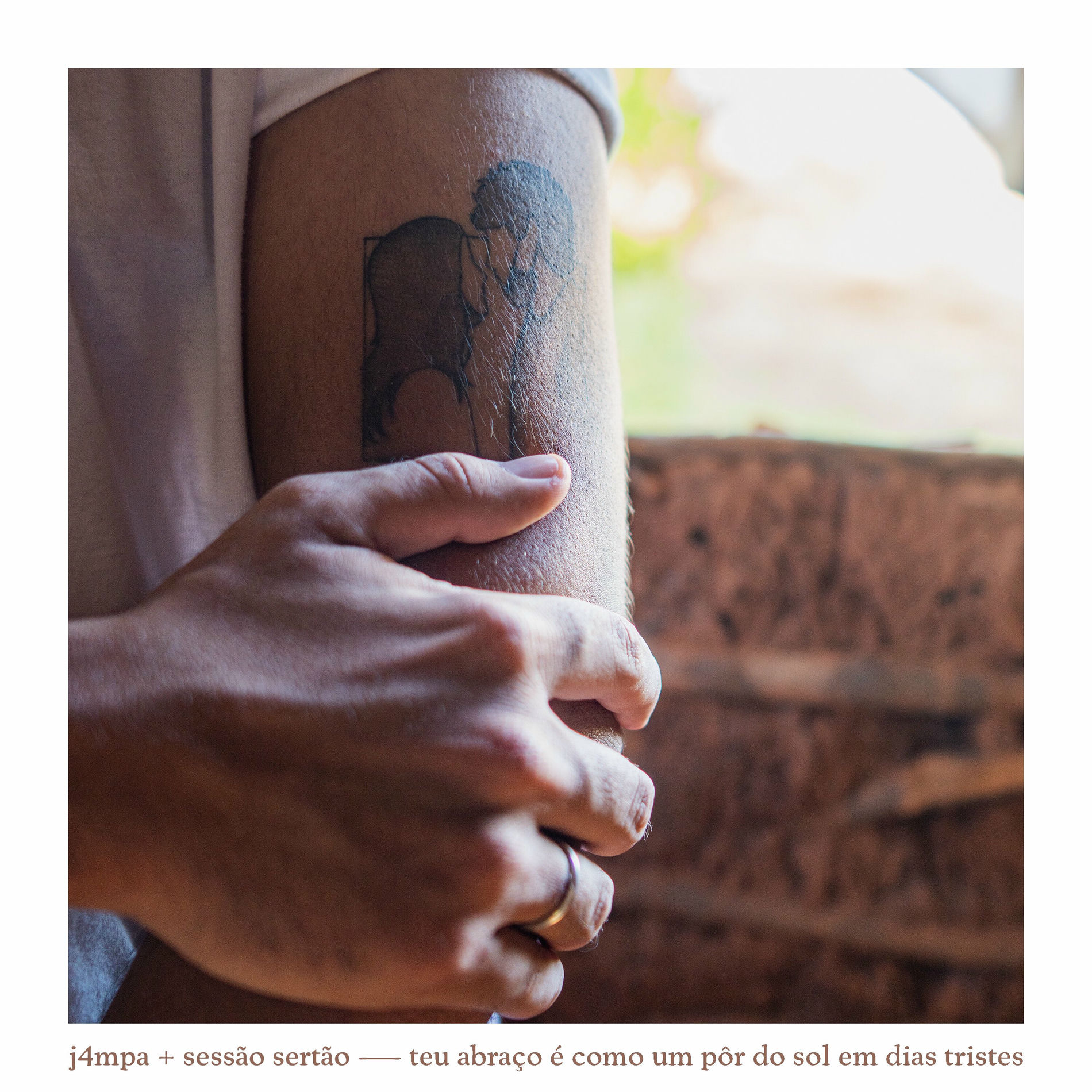 Album cover of Teu Abraço É Como um pôr do Sol em Dias Tristes (Acústico)