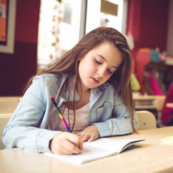 Ambient Knowledge: A Rainy Binaural Serenade for Effective Study