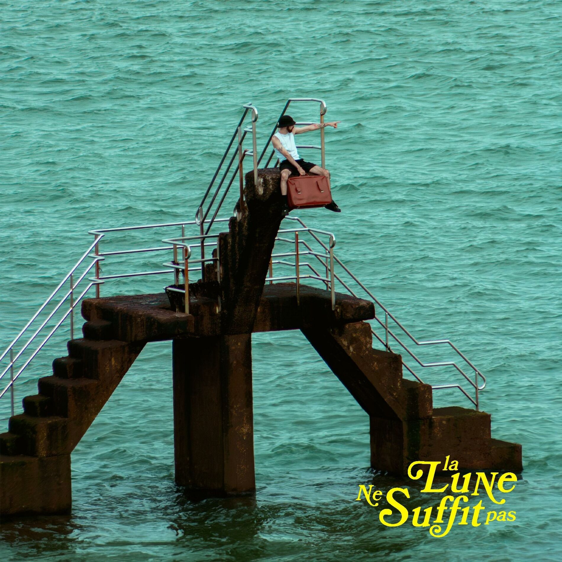 Album cover of La lune ne suffit pas