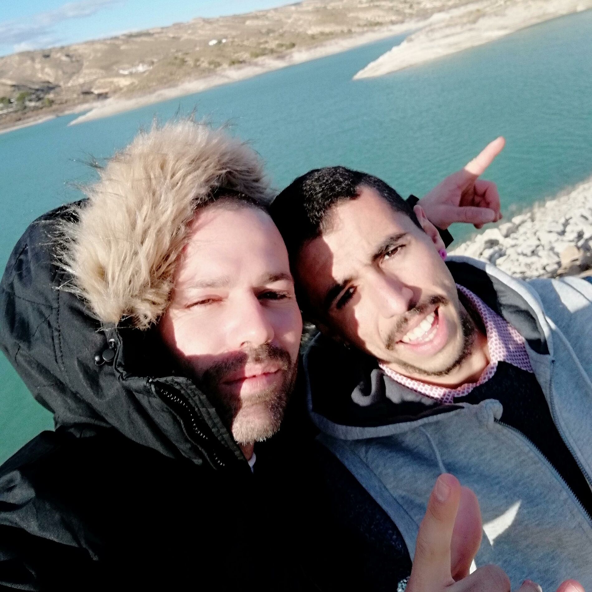 Album cover of LA VIDA SE NOS VIENE ENCIMA (feat. GUTI)