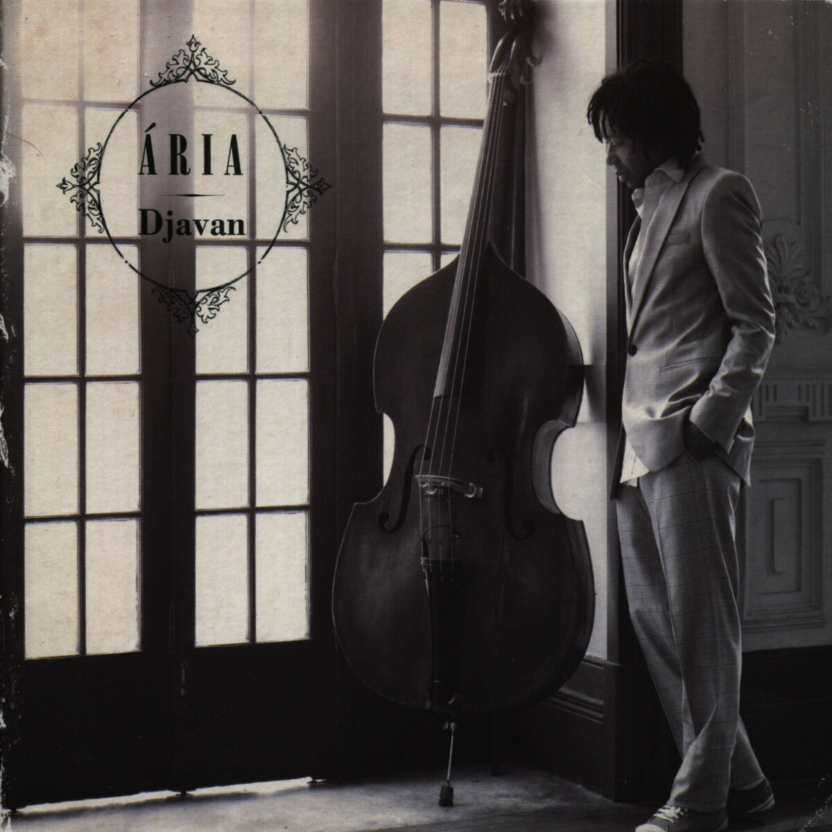 Album cover of Disfarça e Chora